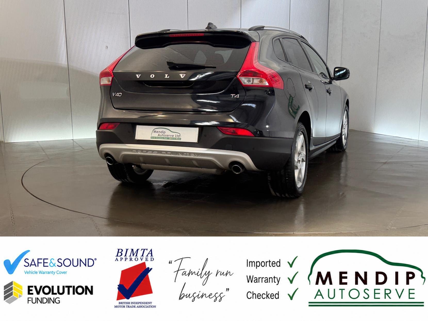 Volvo V40 Cross Country view 19