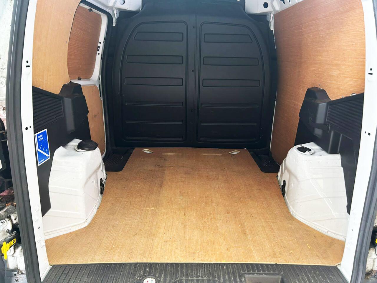 Ford Transit Courier view 21