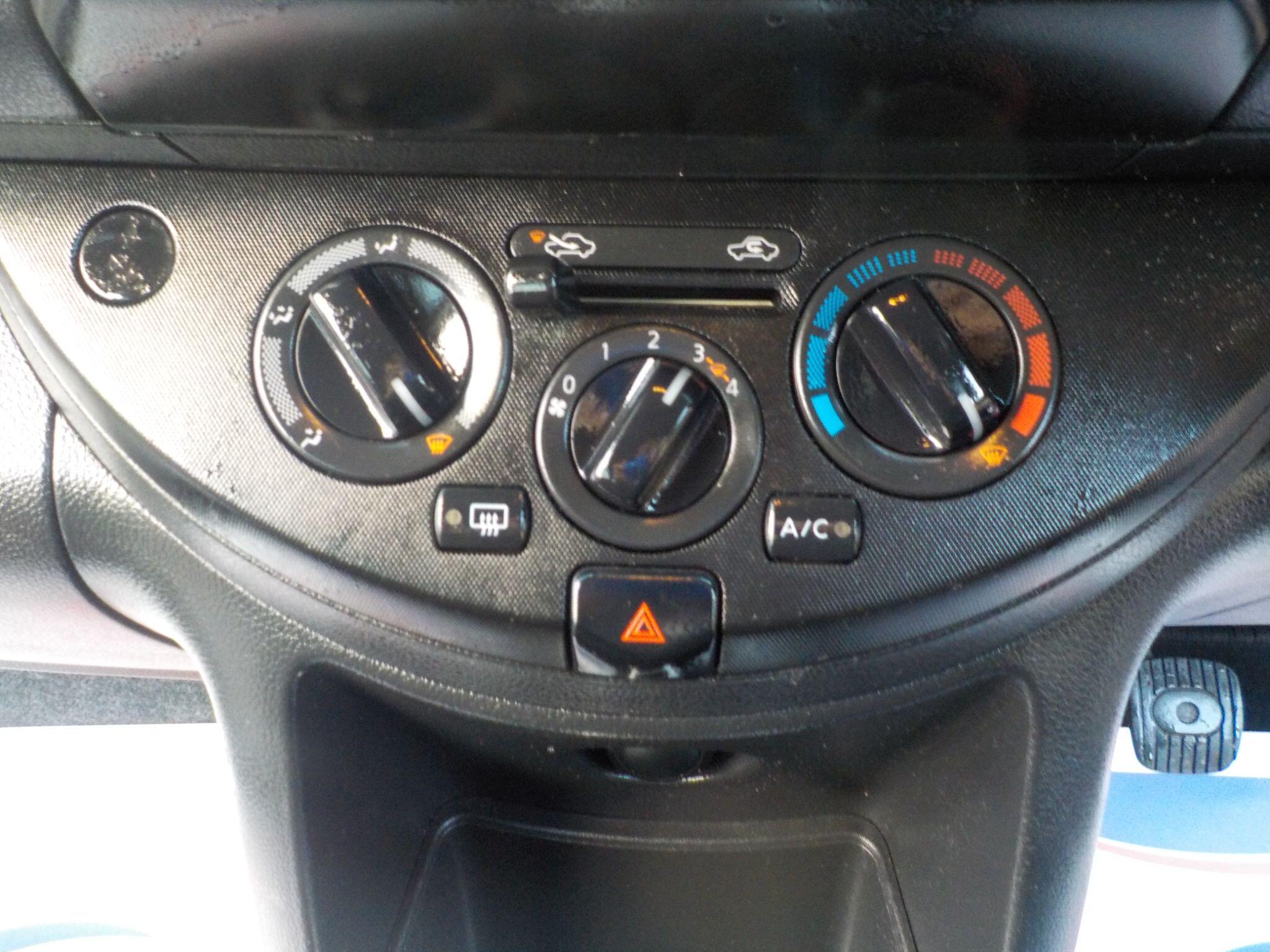 Nissan Note 1.4 16V n-tec Euro 4 5dr