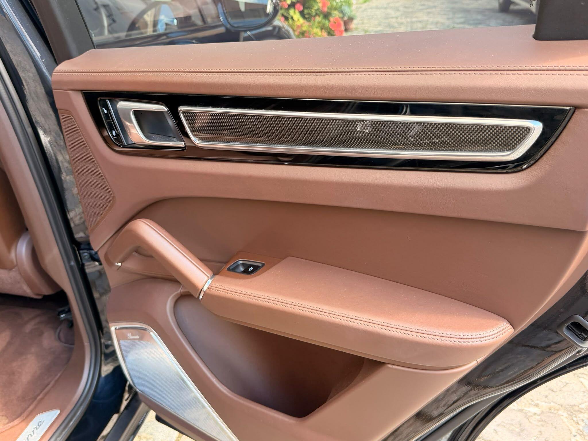 Porsche Cayenne view 28