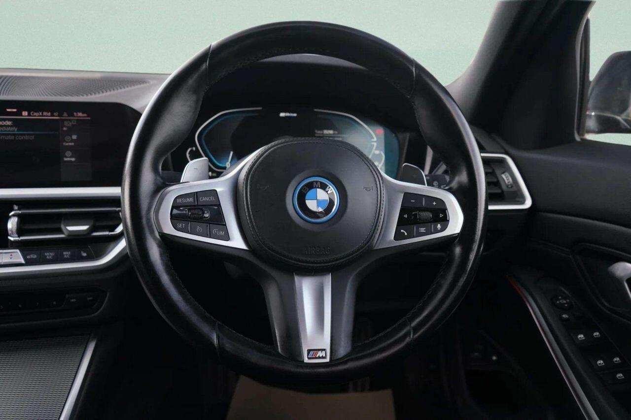BMW 3 Series view 26