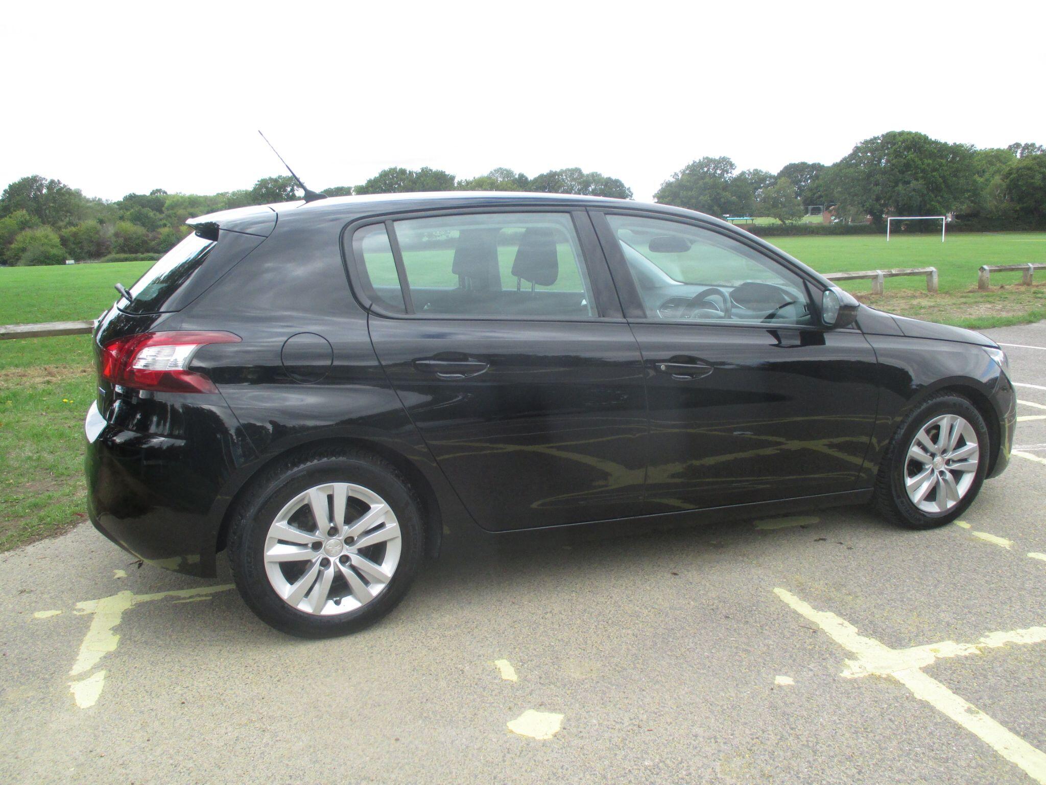 Peugeot 308 view 6