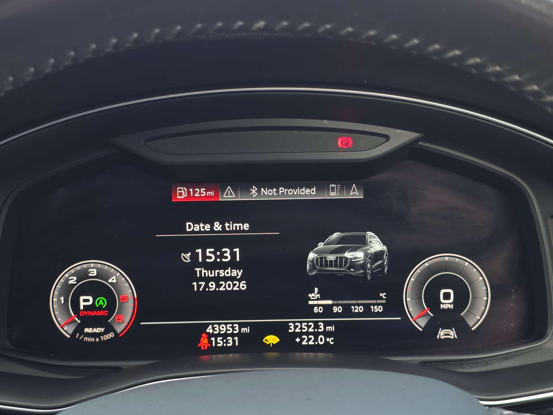 Audi Q8 view 28