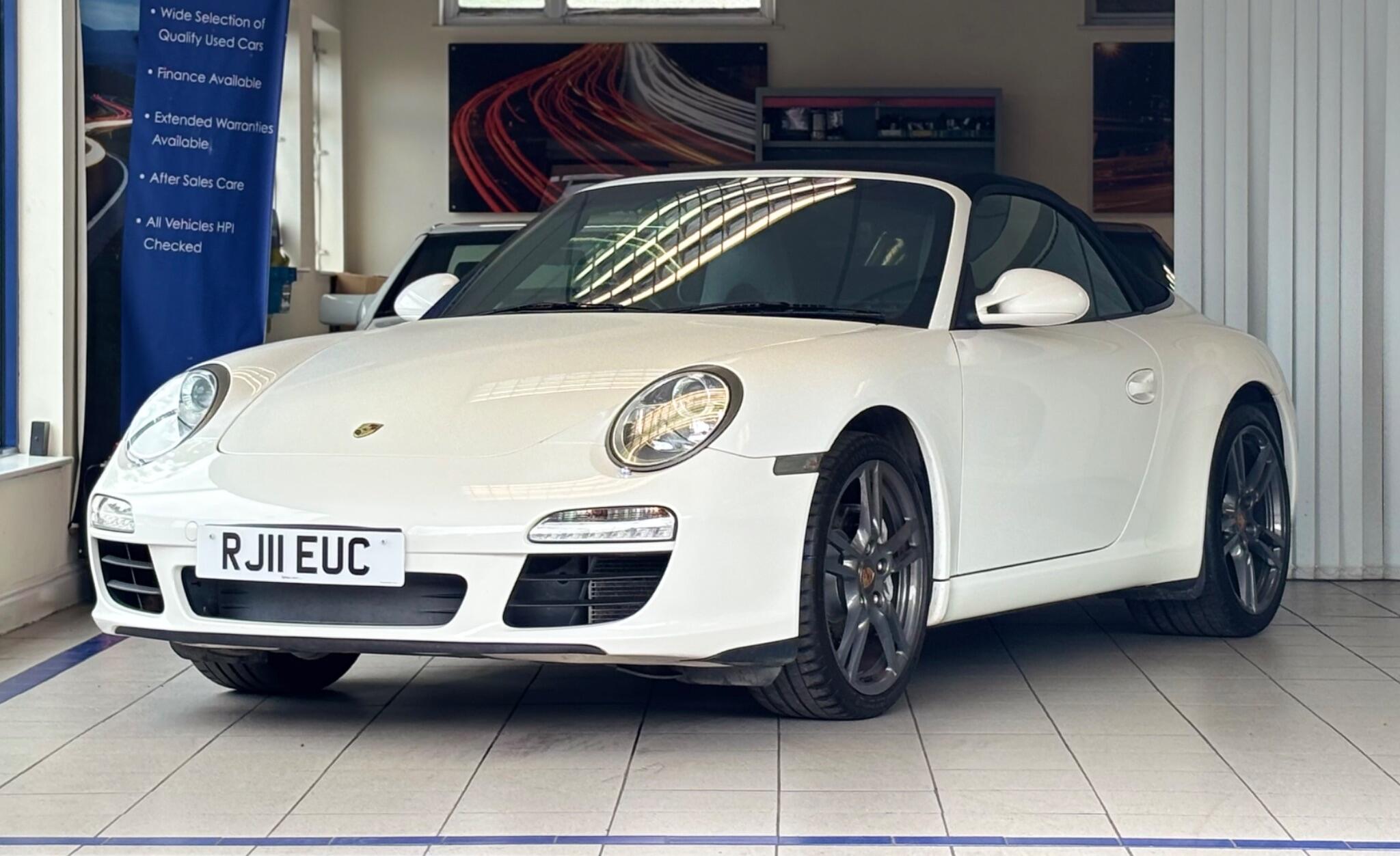 Porsche 911 view 3