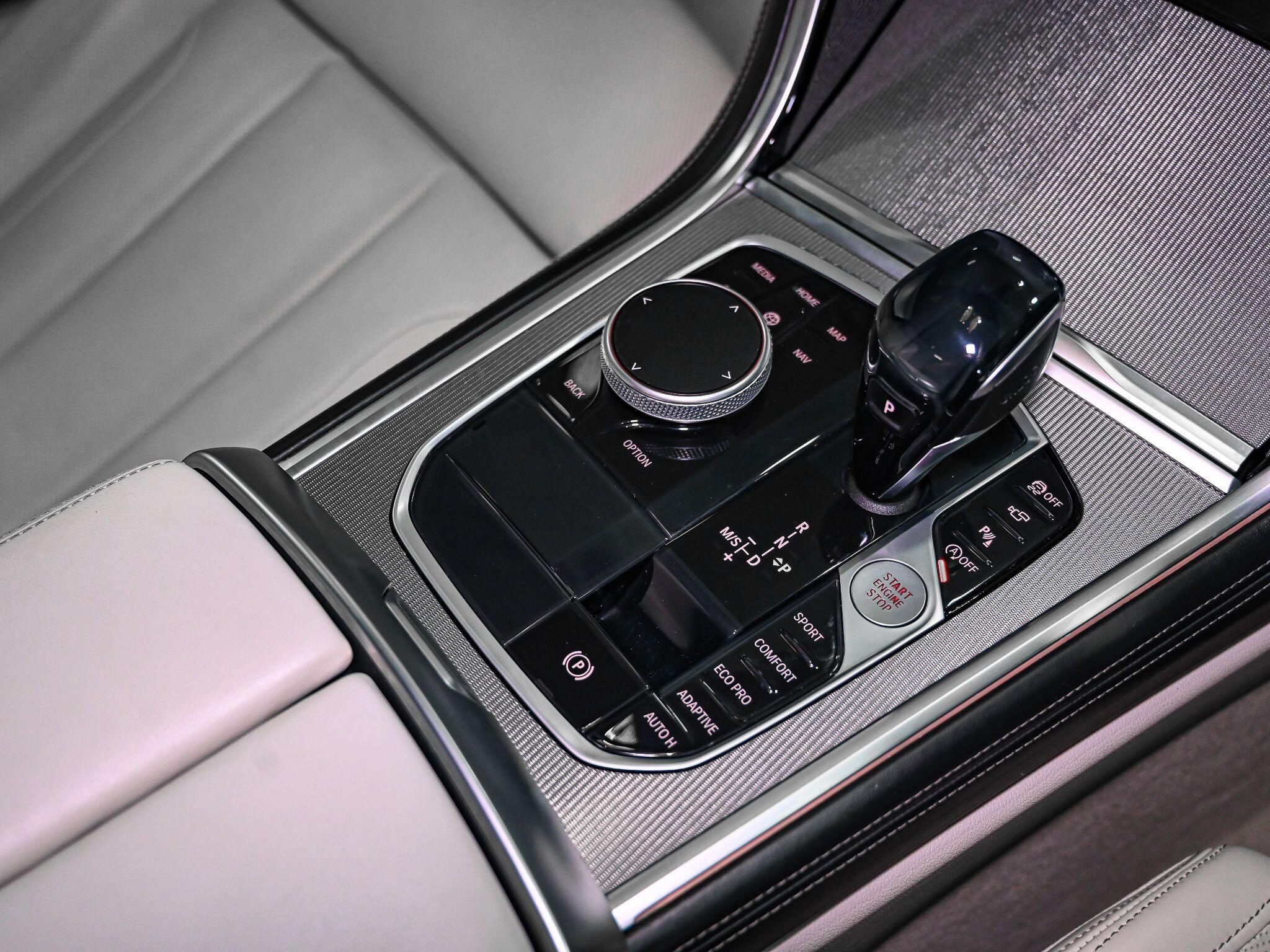 BMW 8 Series view 9