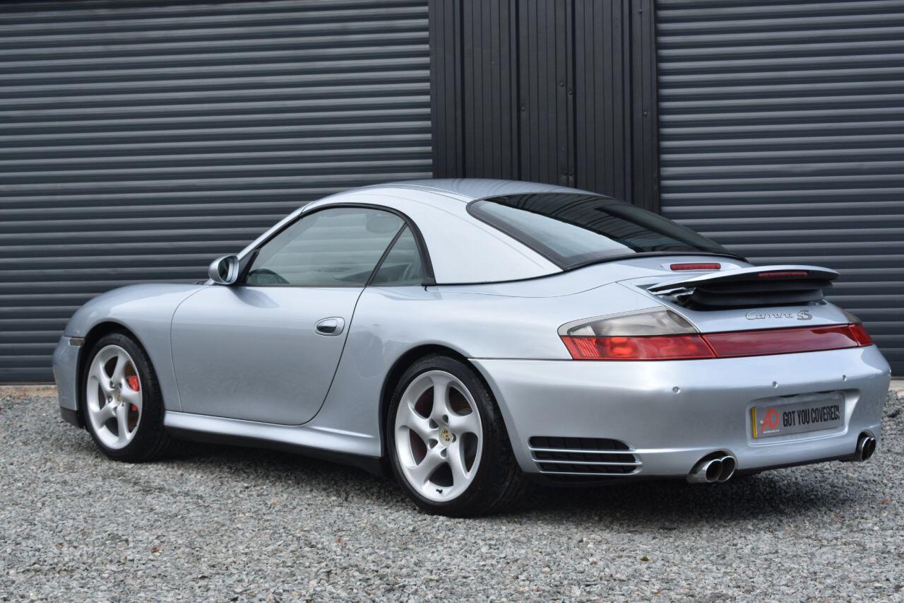 Porsche 911 view 11