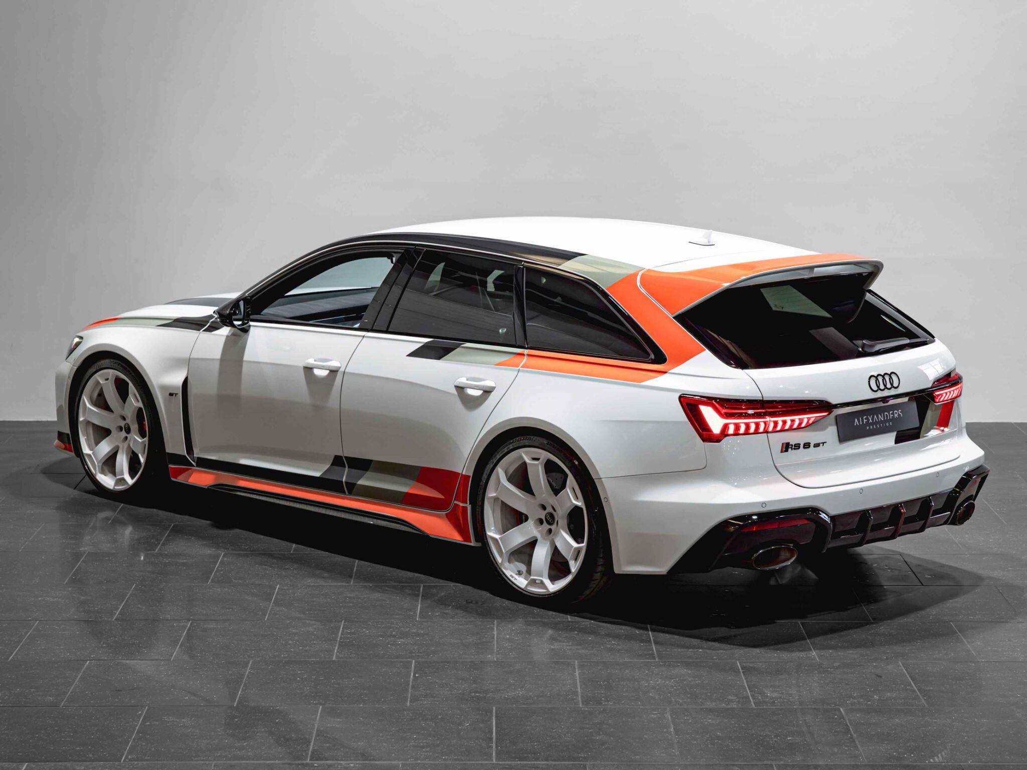 Audi RS6 Avant view 5