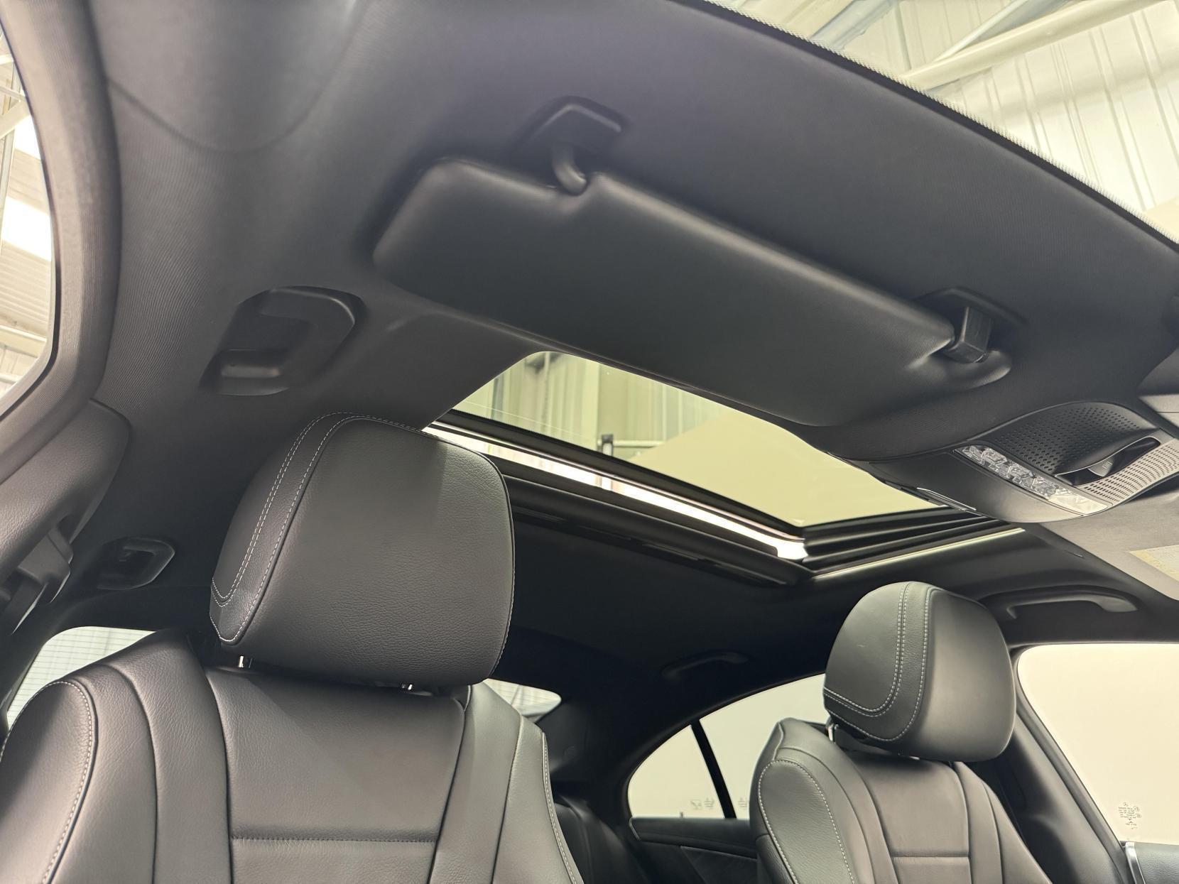 Mercedes-Benz CLS view 24