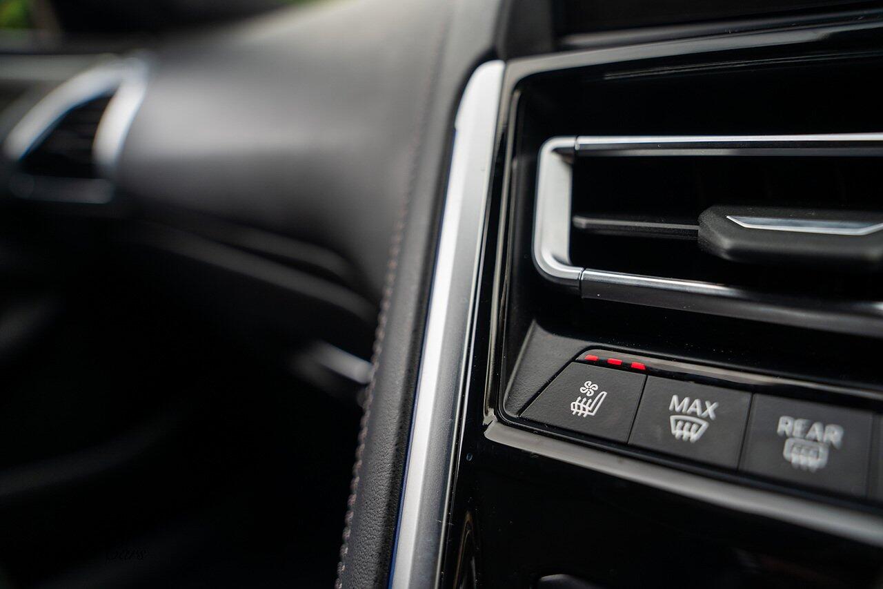 BMW 8 Series view 65
