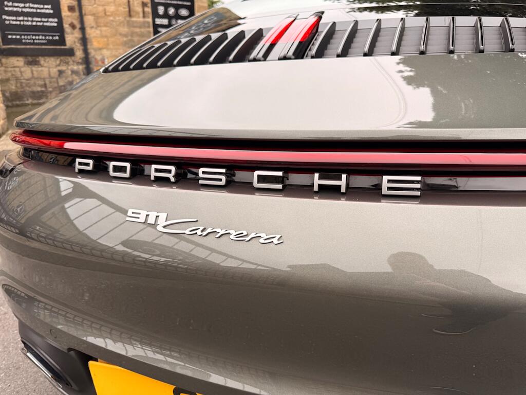 Porsche 911 view 33