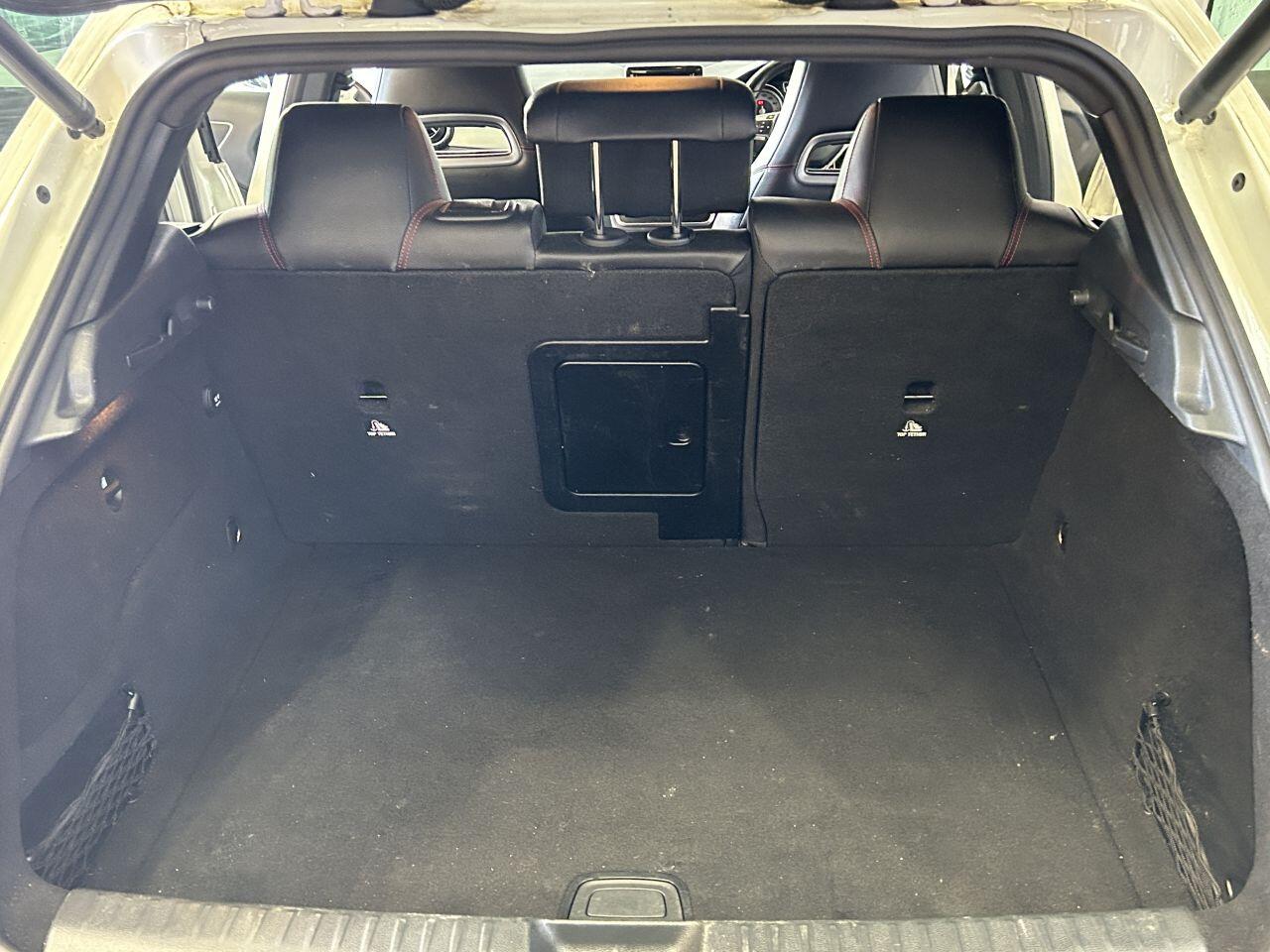 Mercedes-Benz Gla view 26