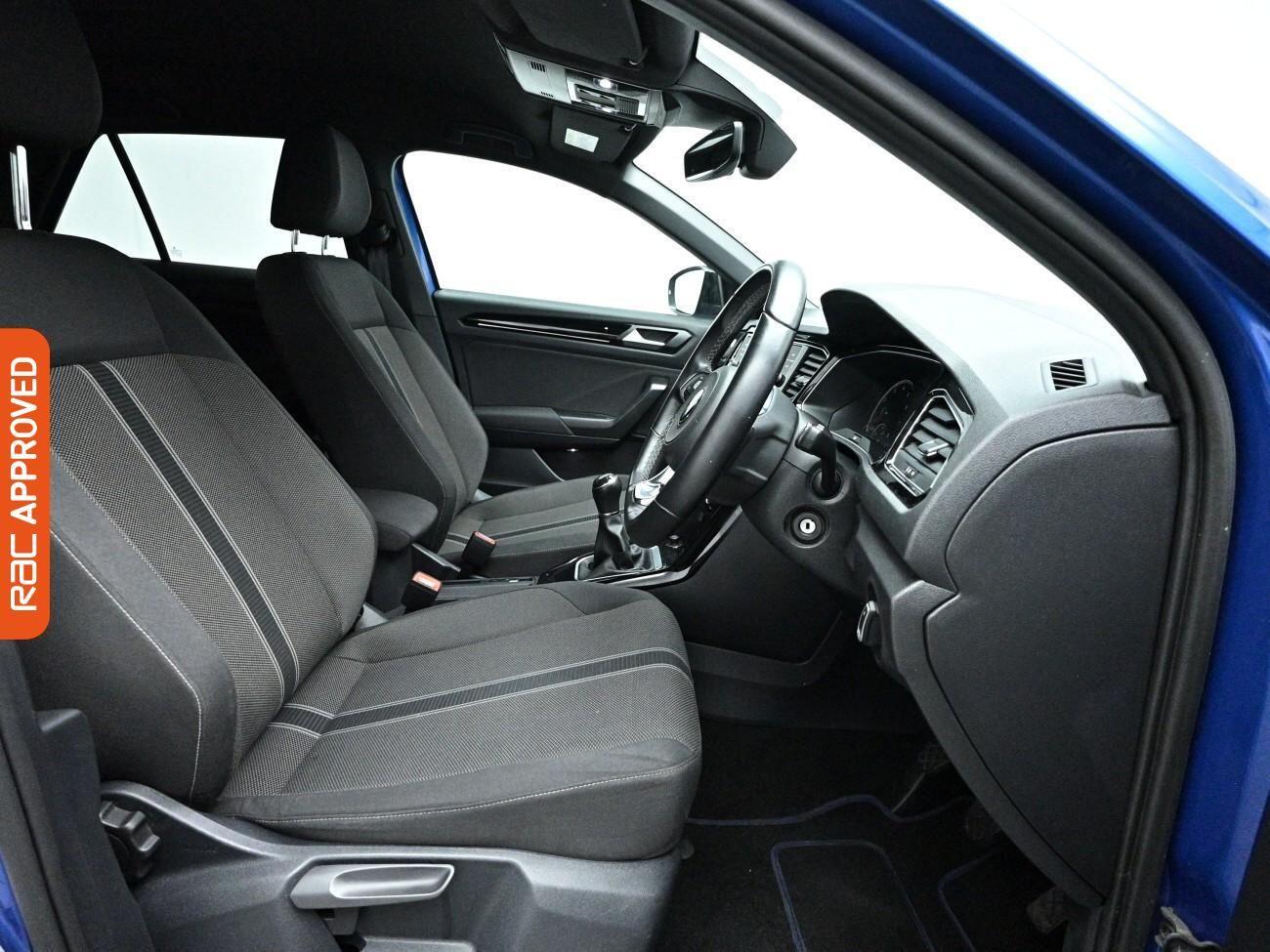 Volkswagen T-Roc view 11