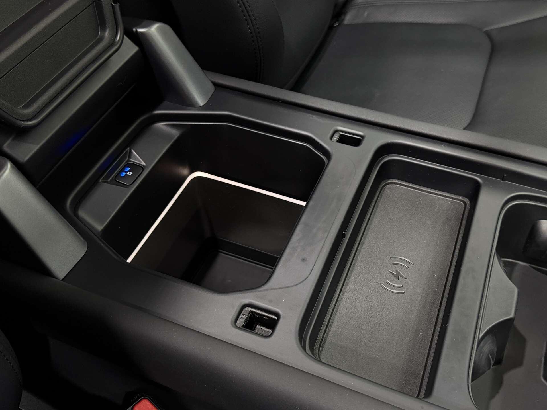 Land Rover Defender view 38