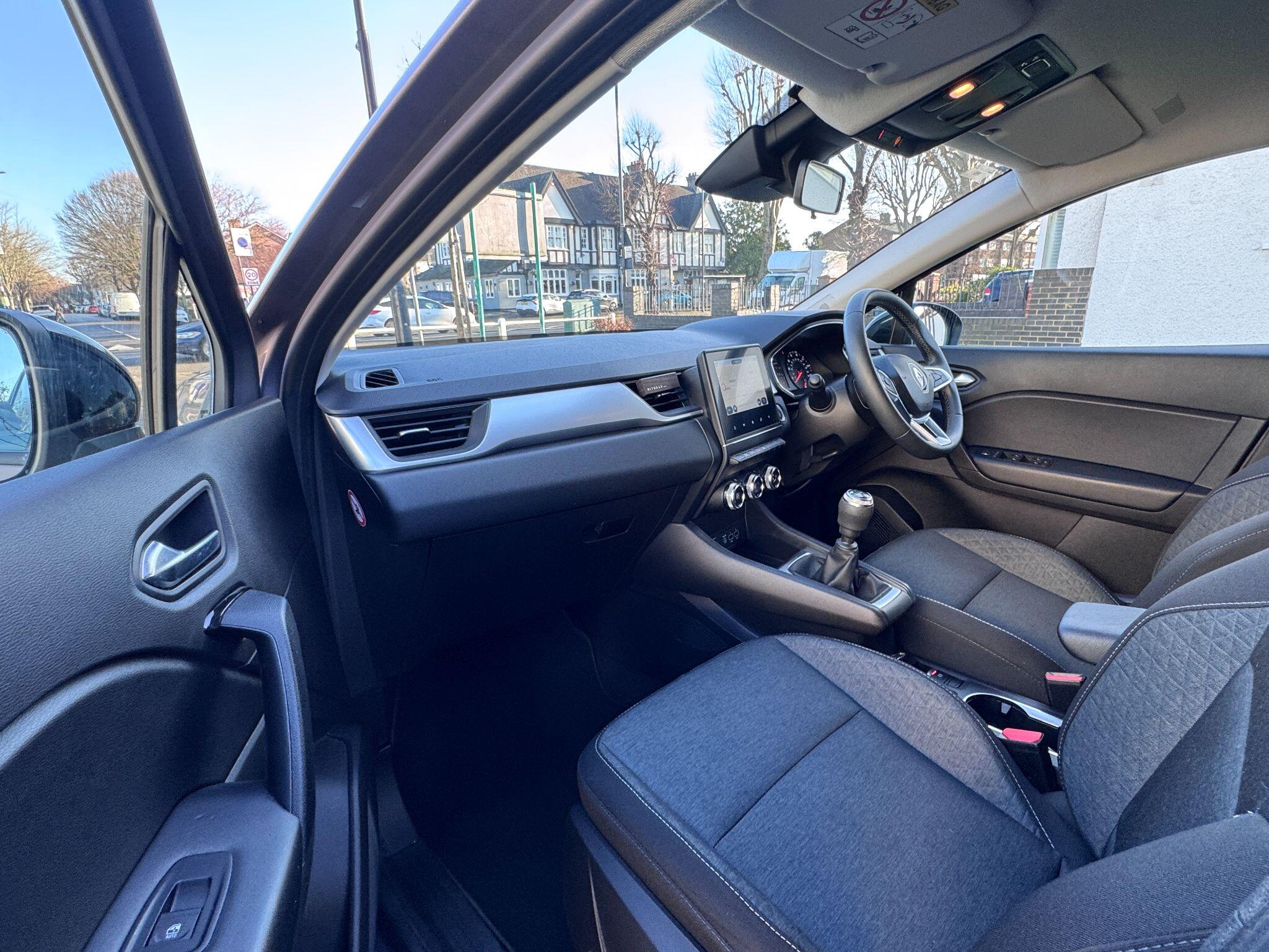 2022 Renault Captur 1.0 TCe Iconic Euro 6 (s/s) 5dr • 20,000 miles image 18