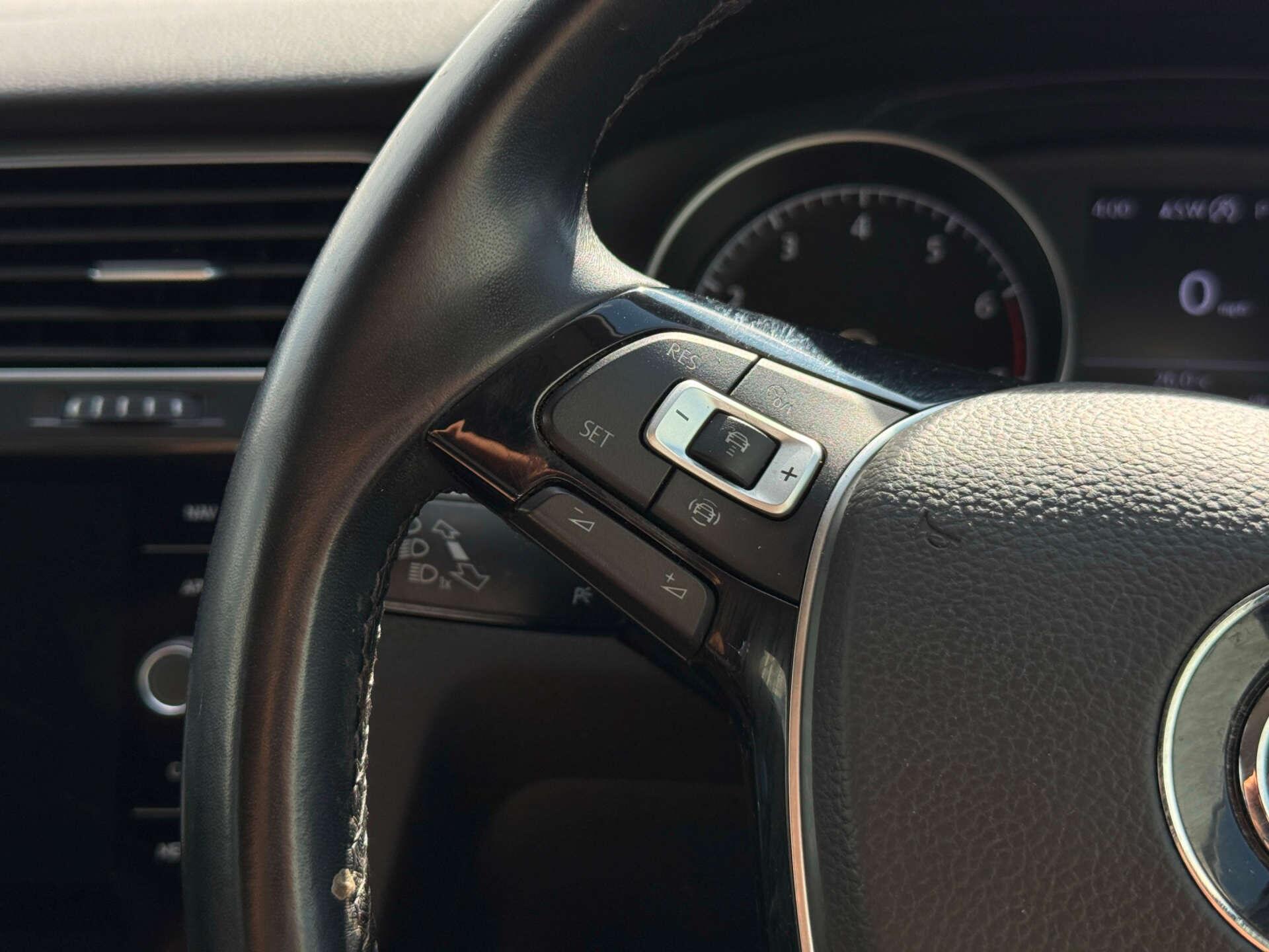 Volkswagen Golf view 57