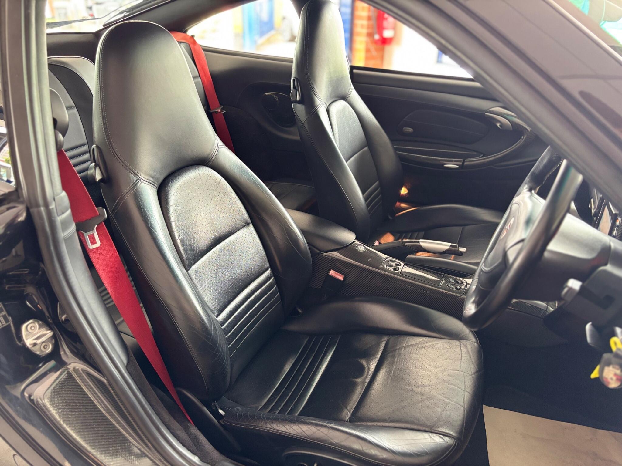 Porsche 911 view 11