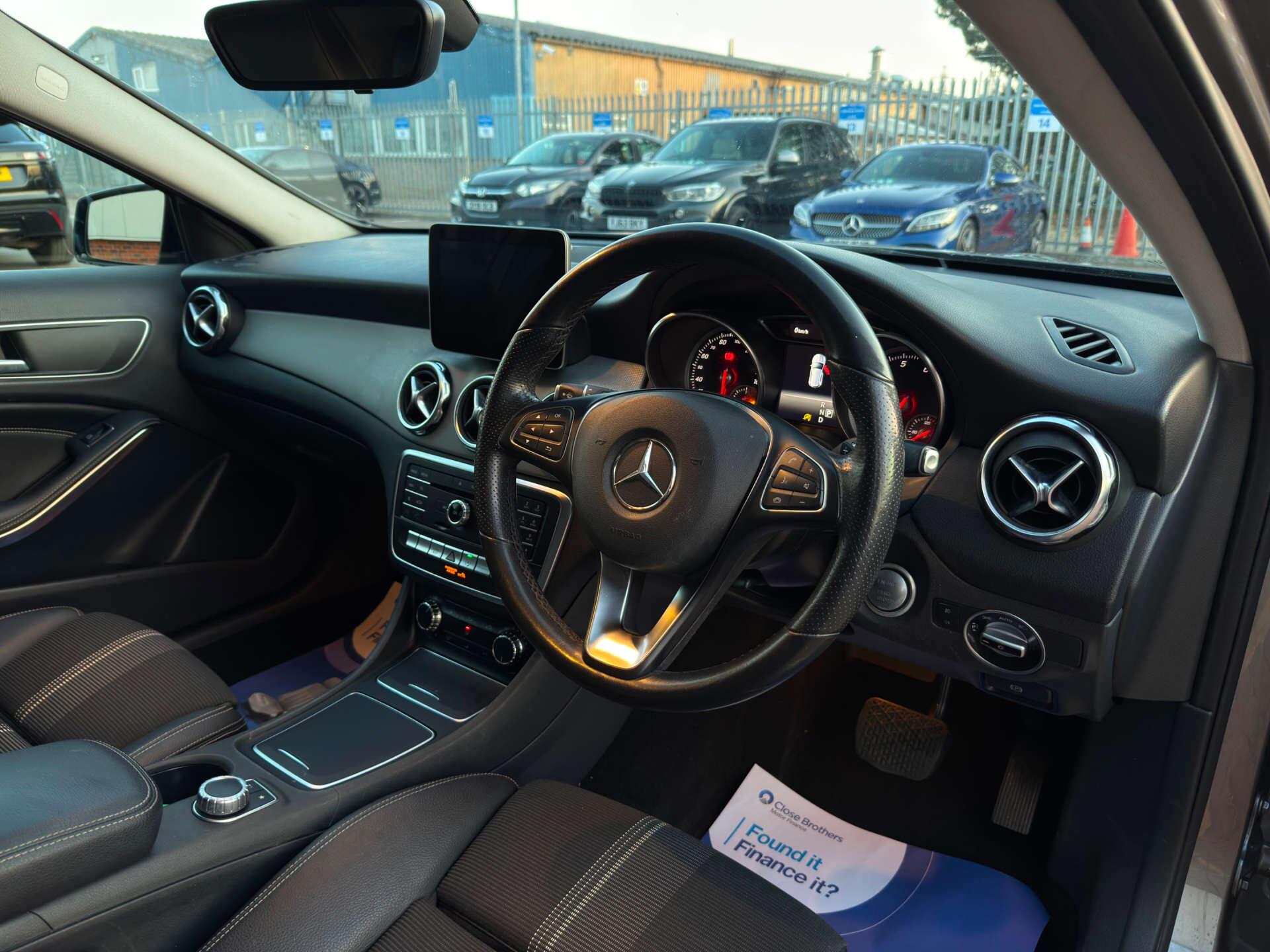 Mercedes-Benz Gla view 19