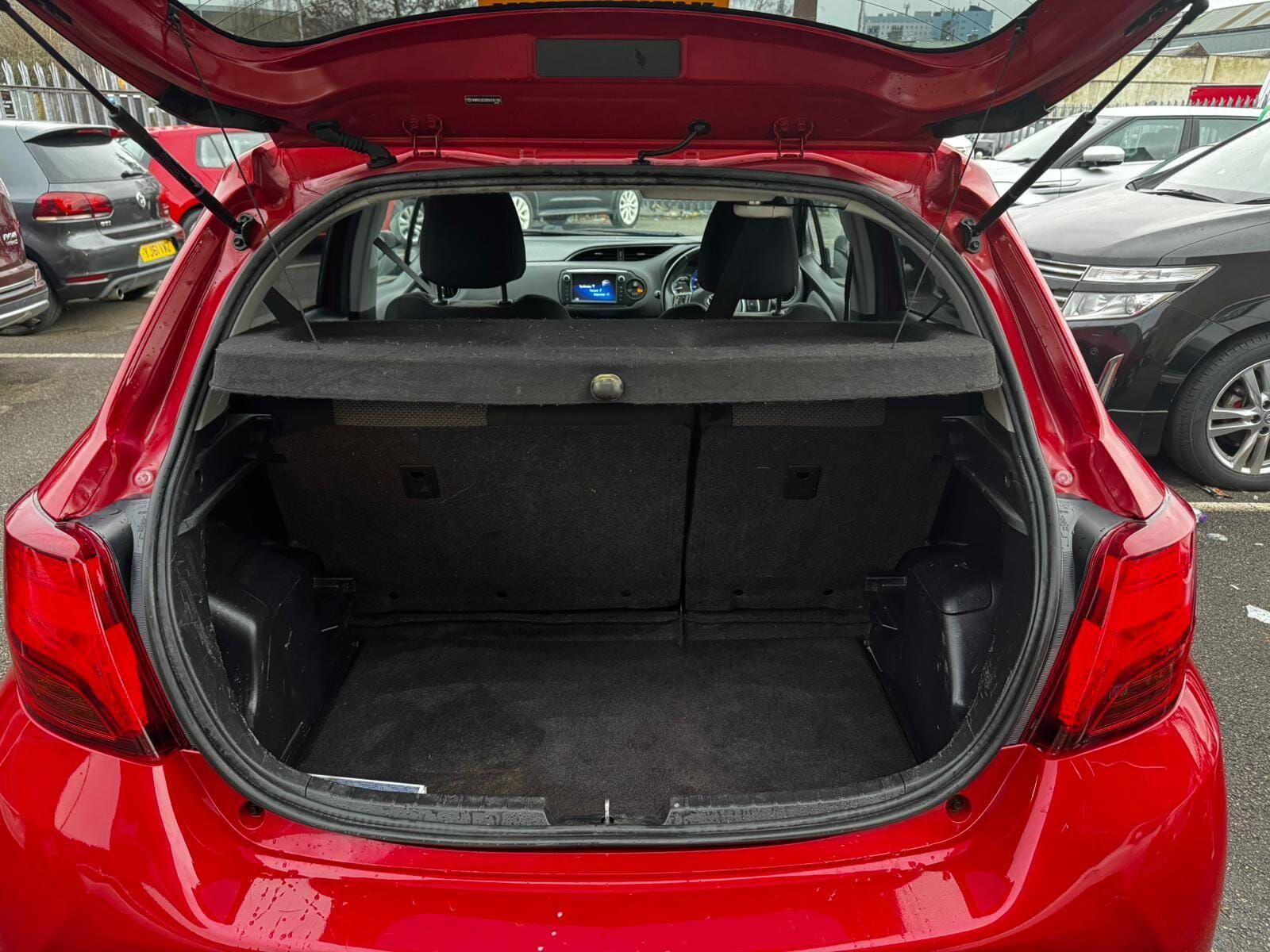 Toyota Yaris view 23