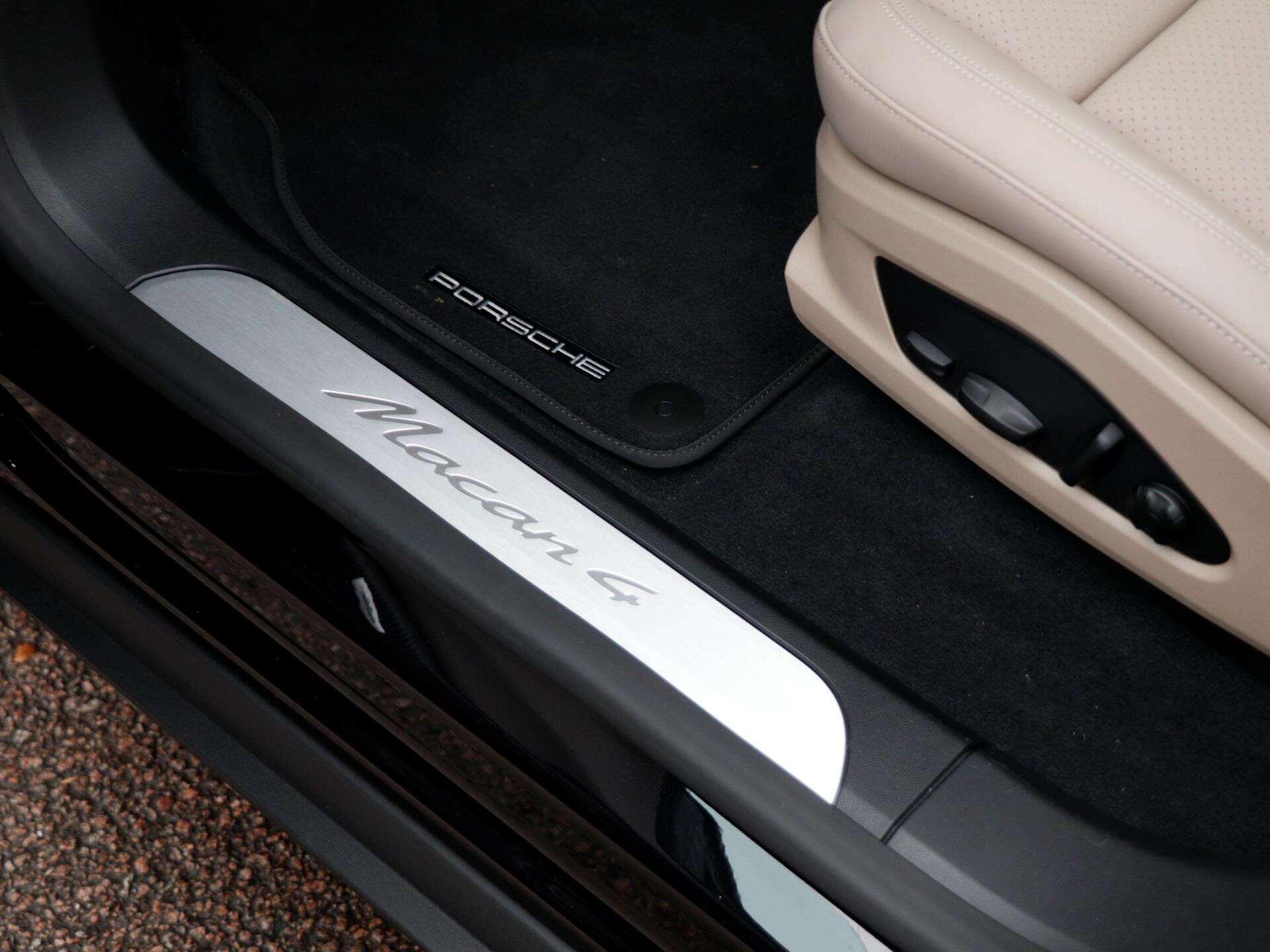 Porsche Macan view 28