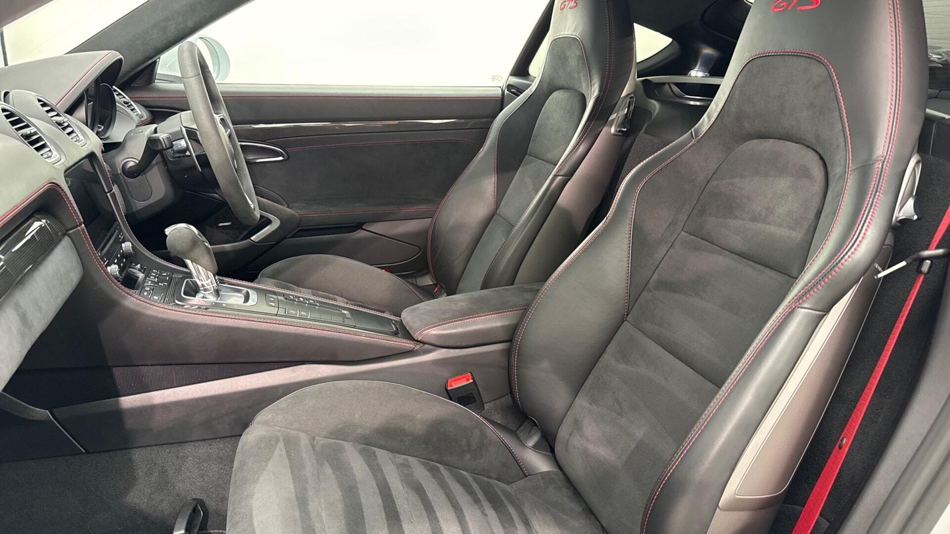 Porsche Cayman view 14