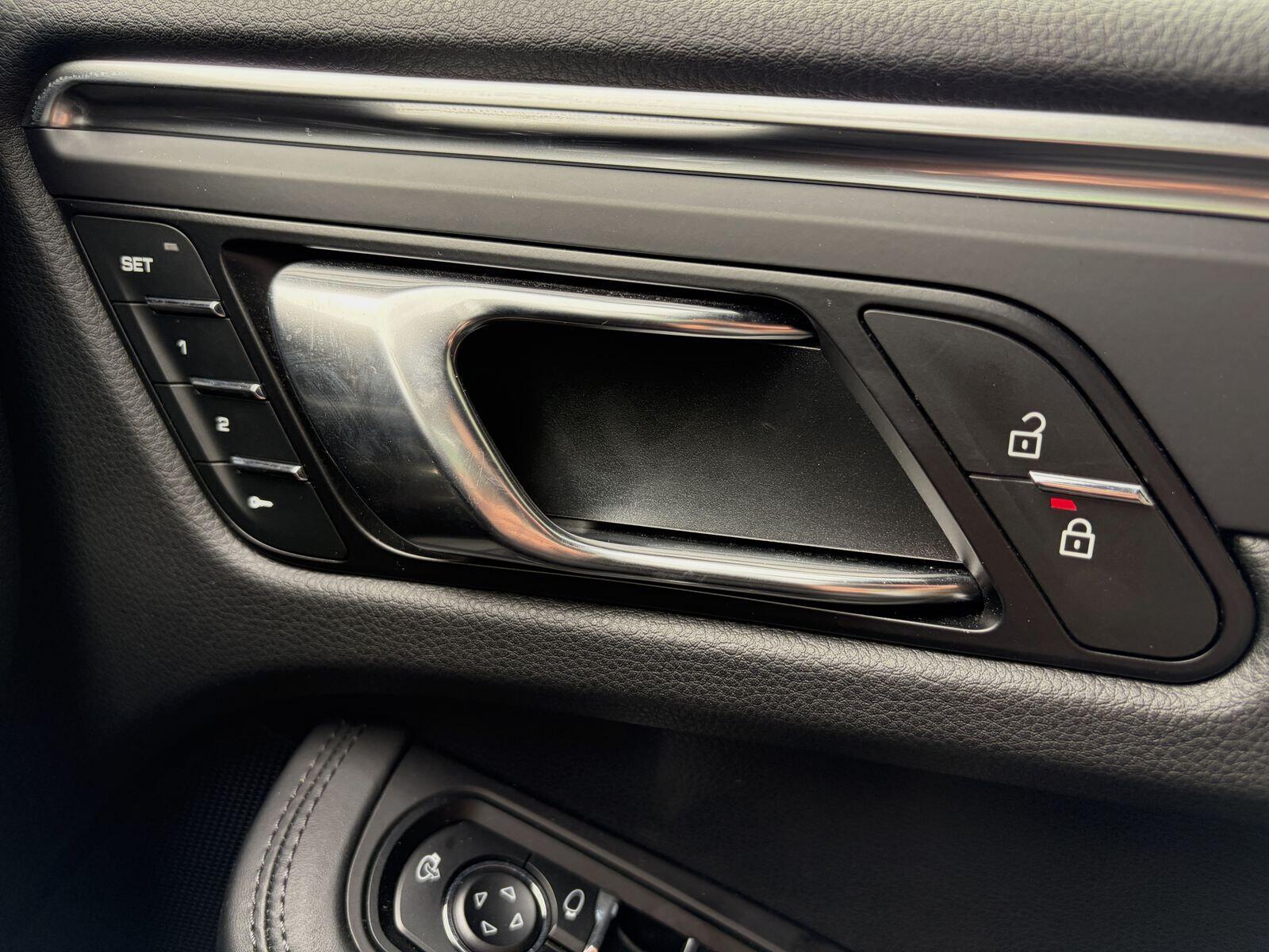 Porsche Macan view 36