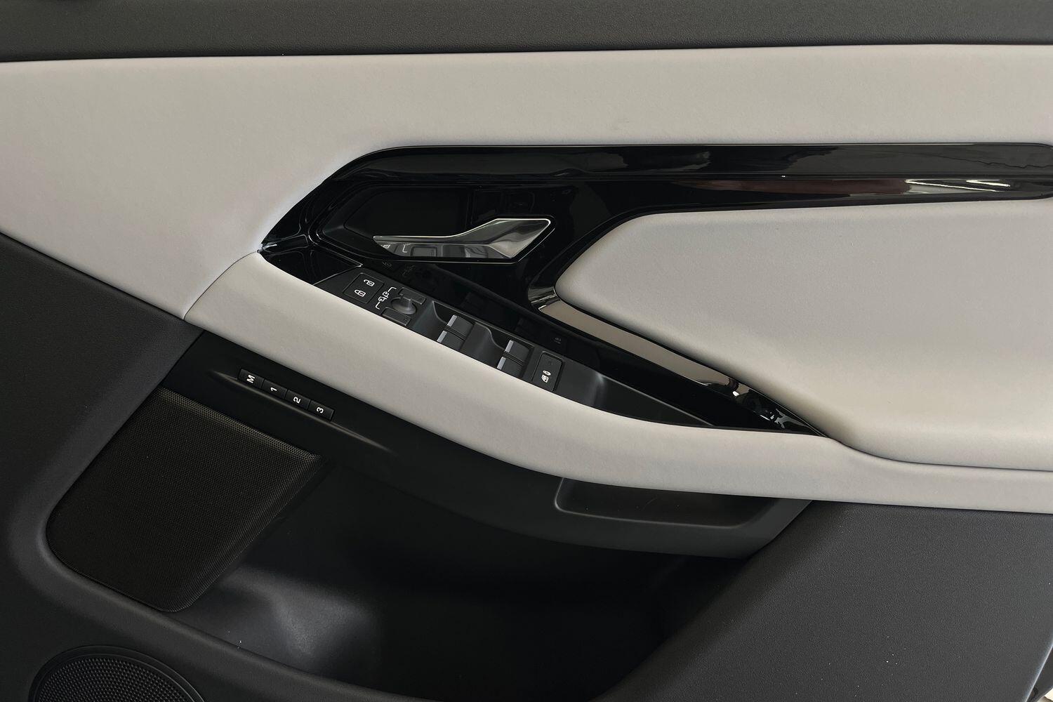 Land Rover Range Rover Evoque view 18