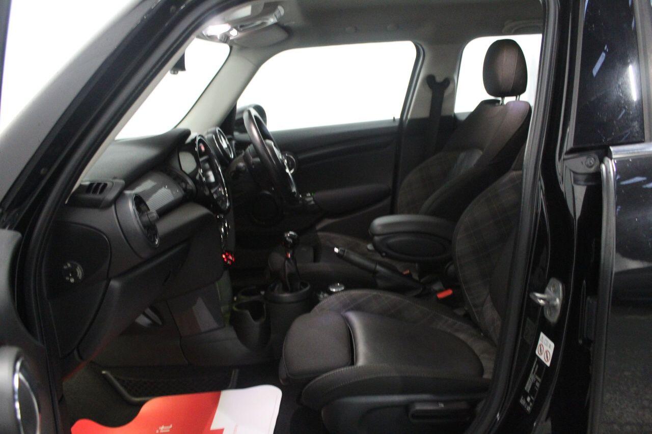 Mini Hatch view 49