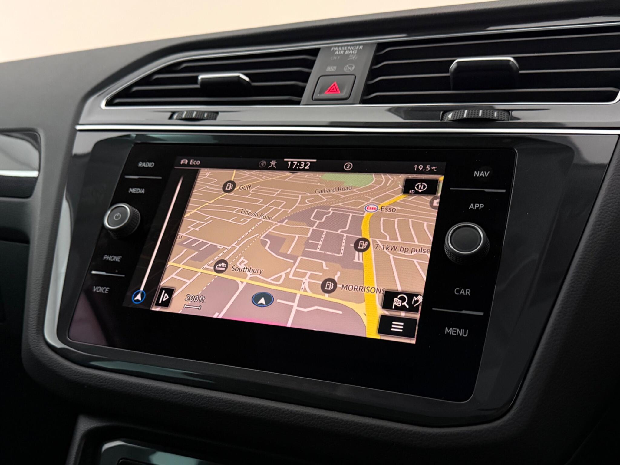 Volkswagen Tiguan view 24
