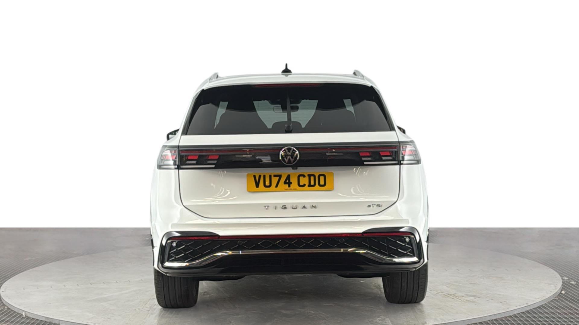 Volkswagen Tiguan view 5