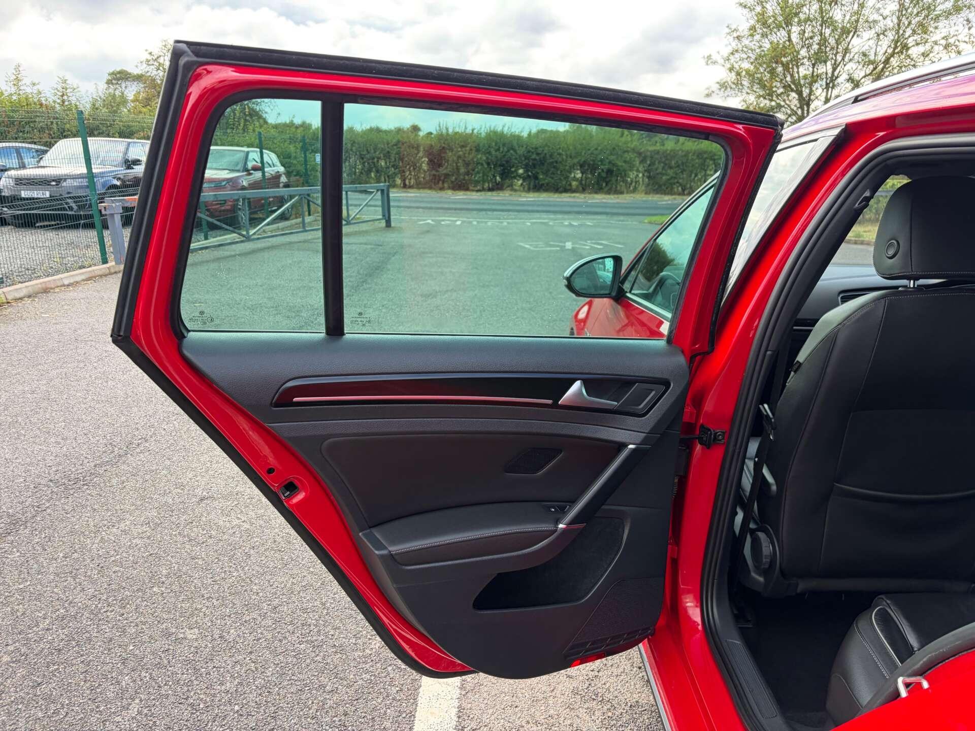 Volkswagen Golf view 19