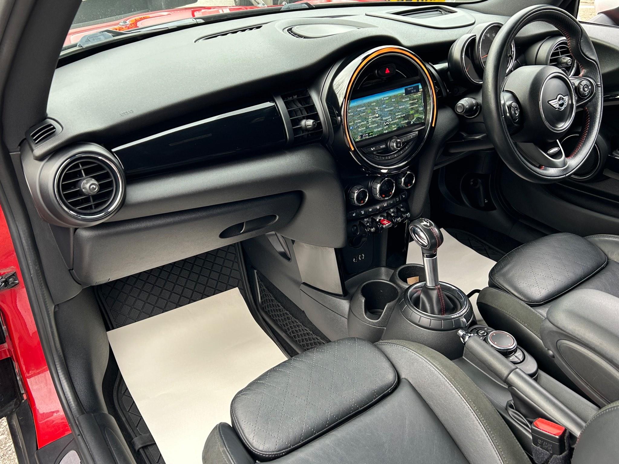 Mini Hatch view 18