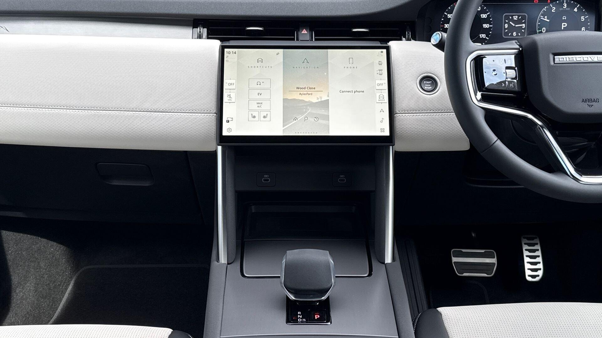 Land Rover Discovery Sport view 15