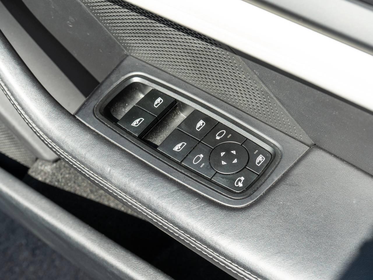 Porsche Taycan view 22
