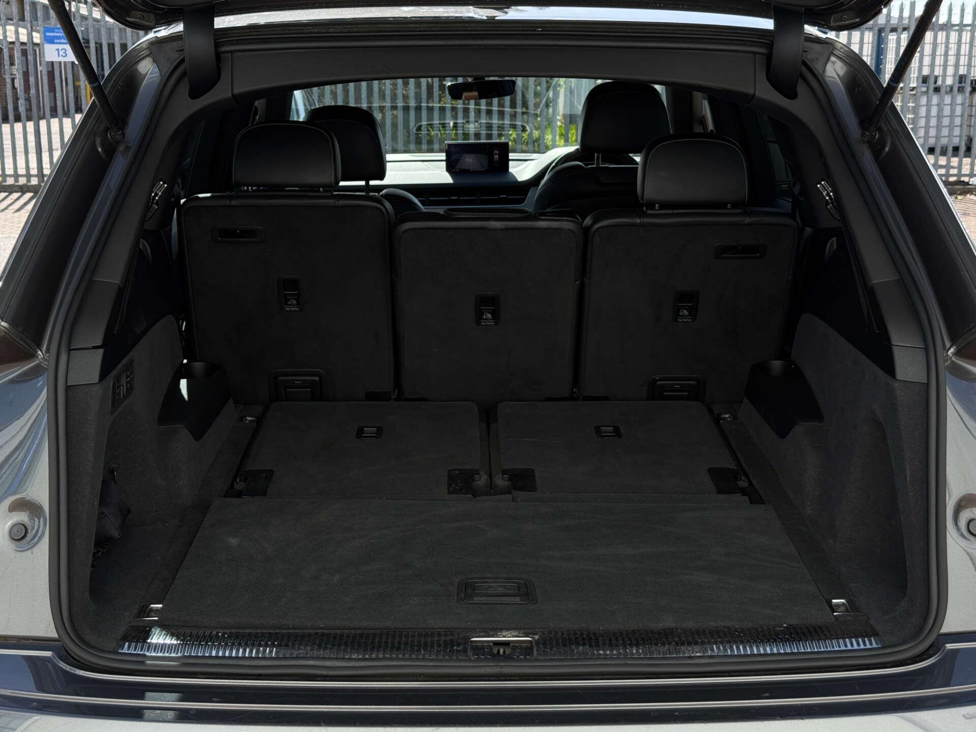 Audi SQ7 view 31