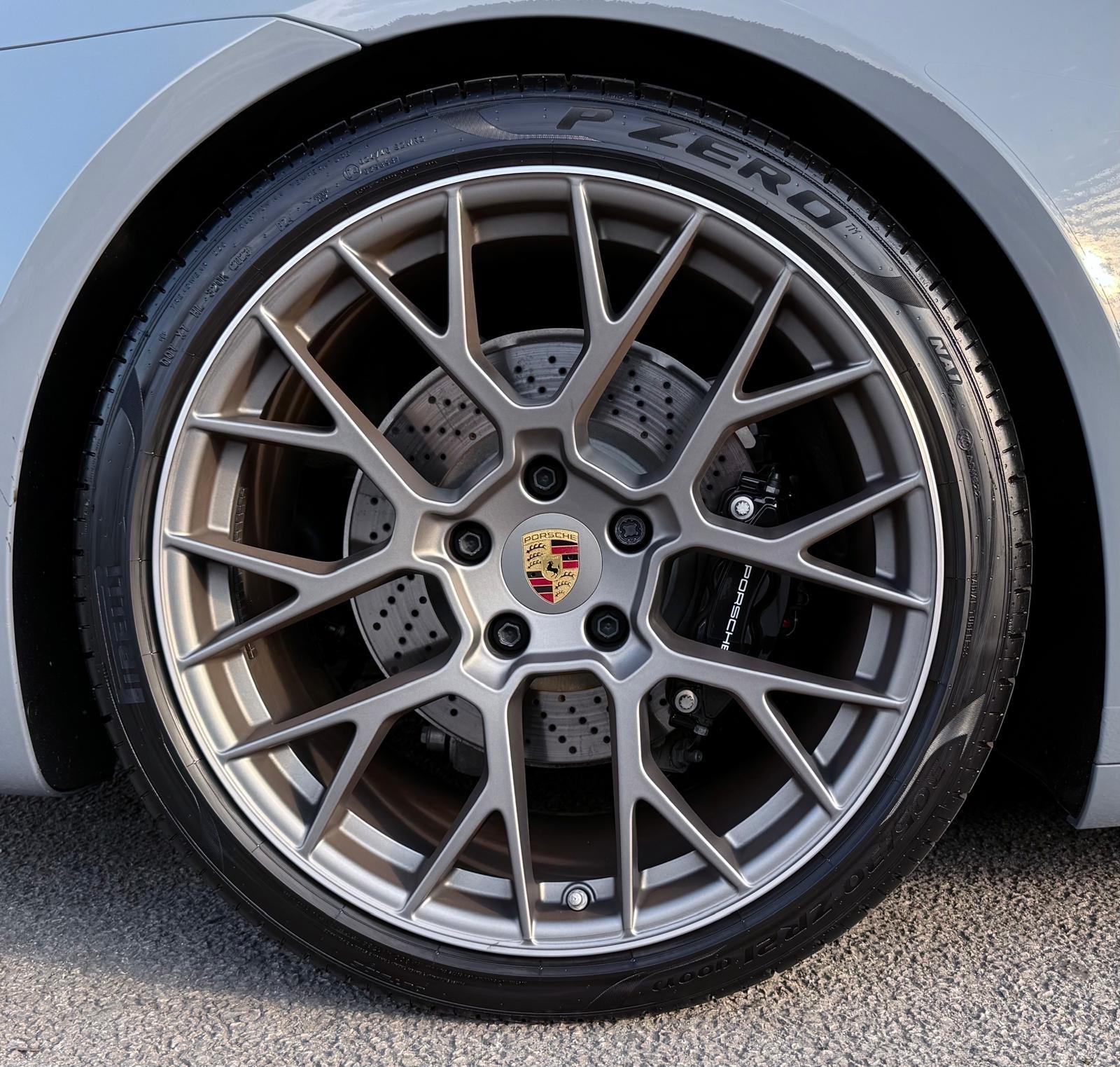 Porsche 911 view 13