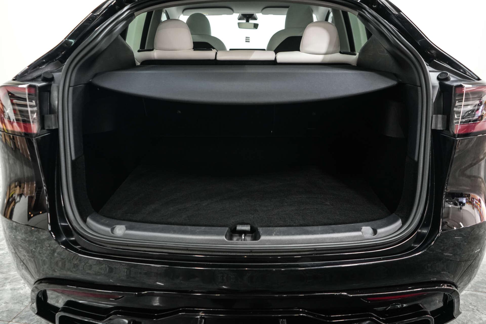 Tesla Model Y view 14