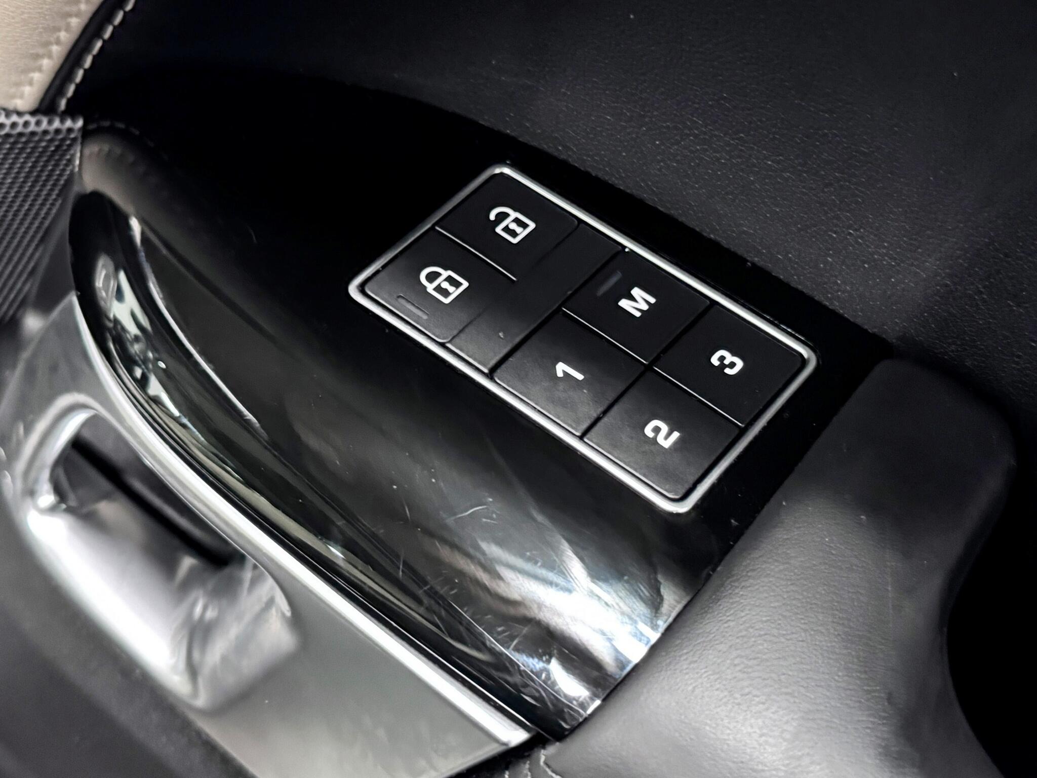 Land Rover Range Rover Sport view 17