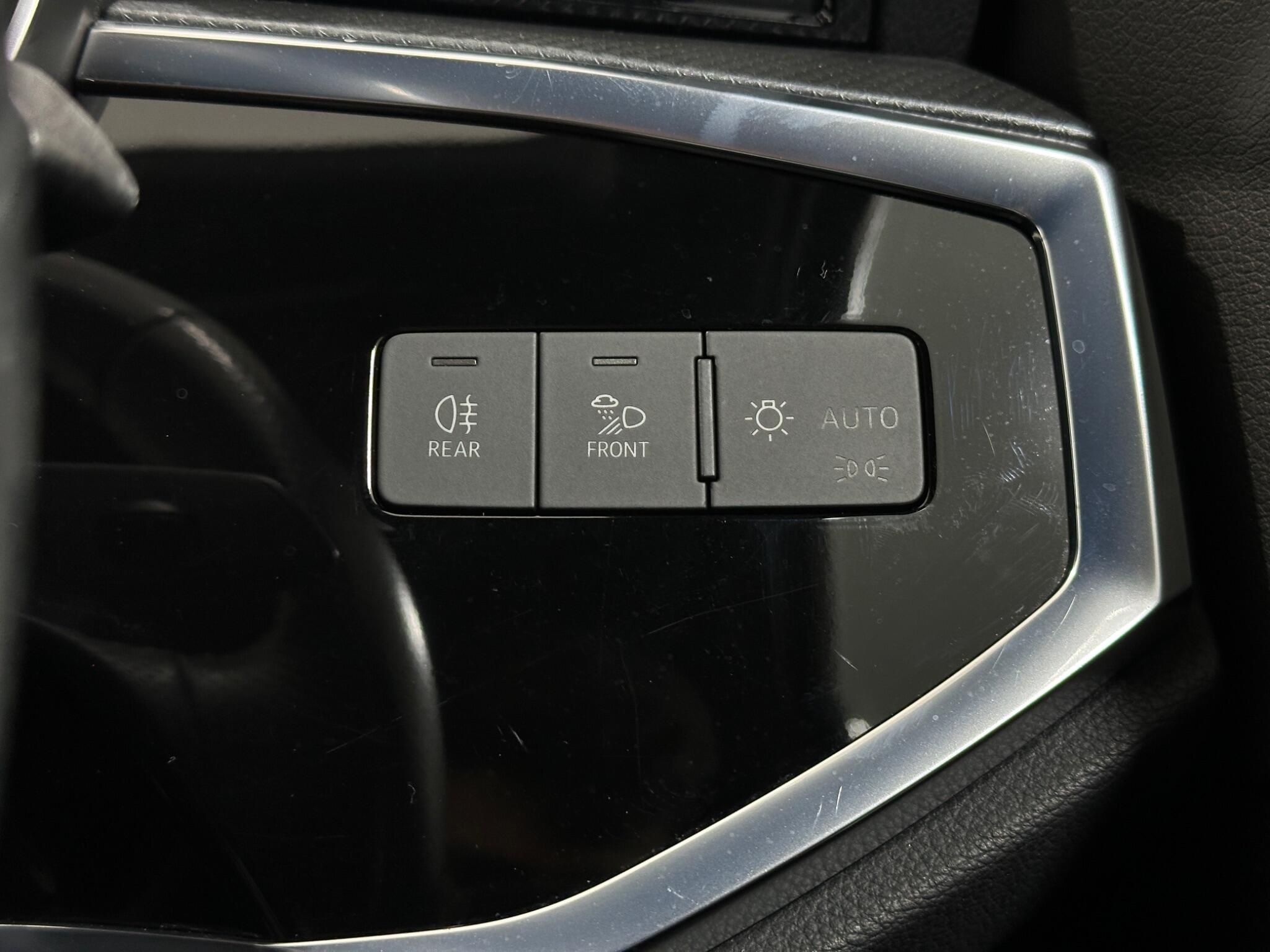 Audi Q3 view 18