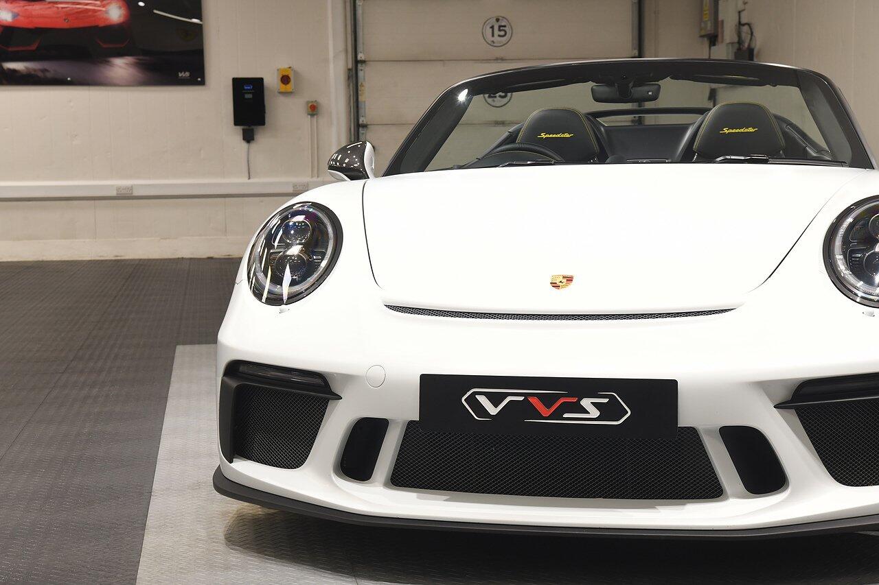 Porsche 911 view 36