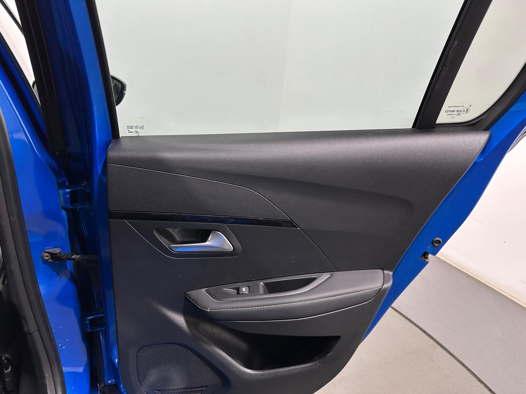 Peugeot 208 view 41