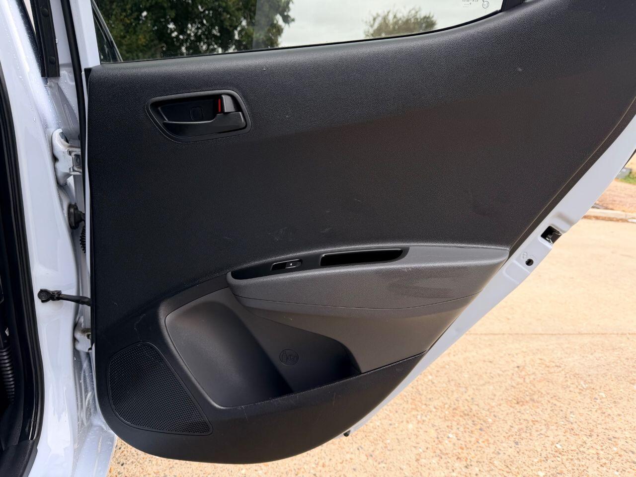 Hyundai I10 view 17