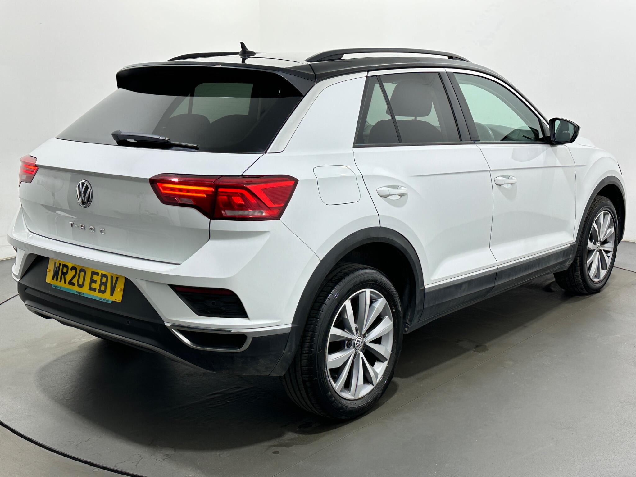 Volkswagen T-Roc view 50