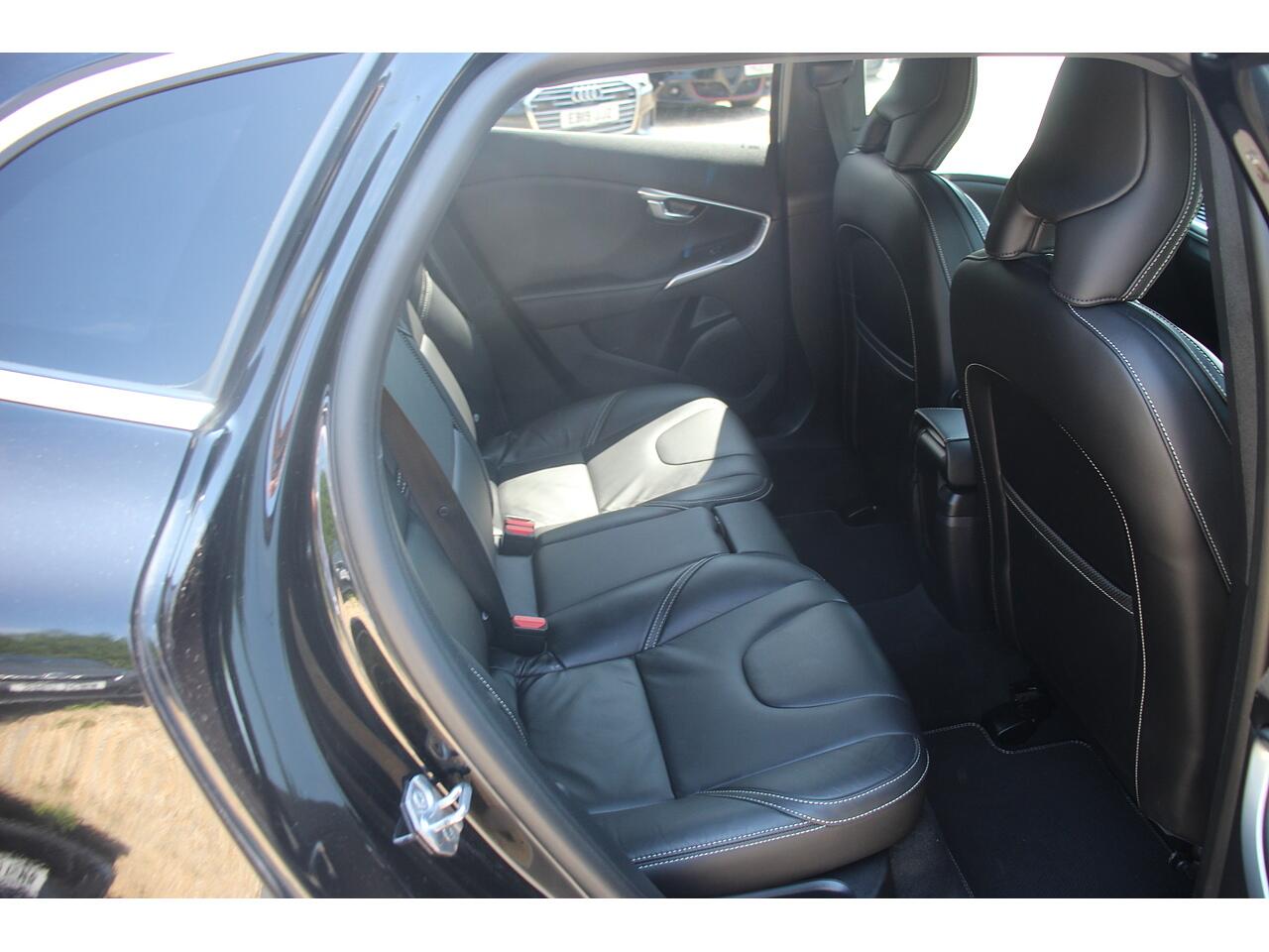 Volvo V40 view 18