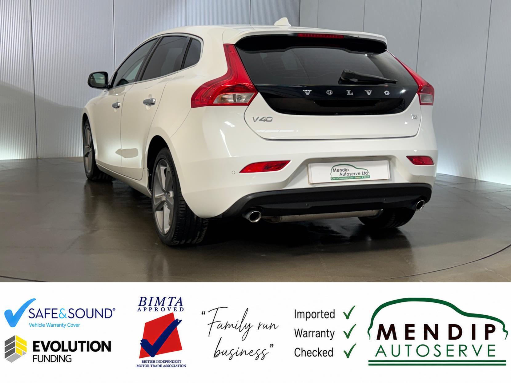 Volvo V40 view 19