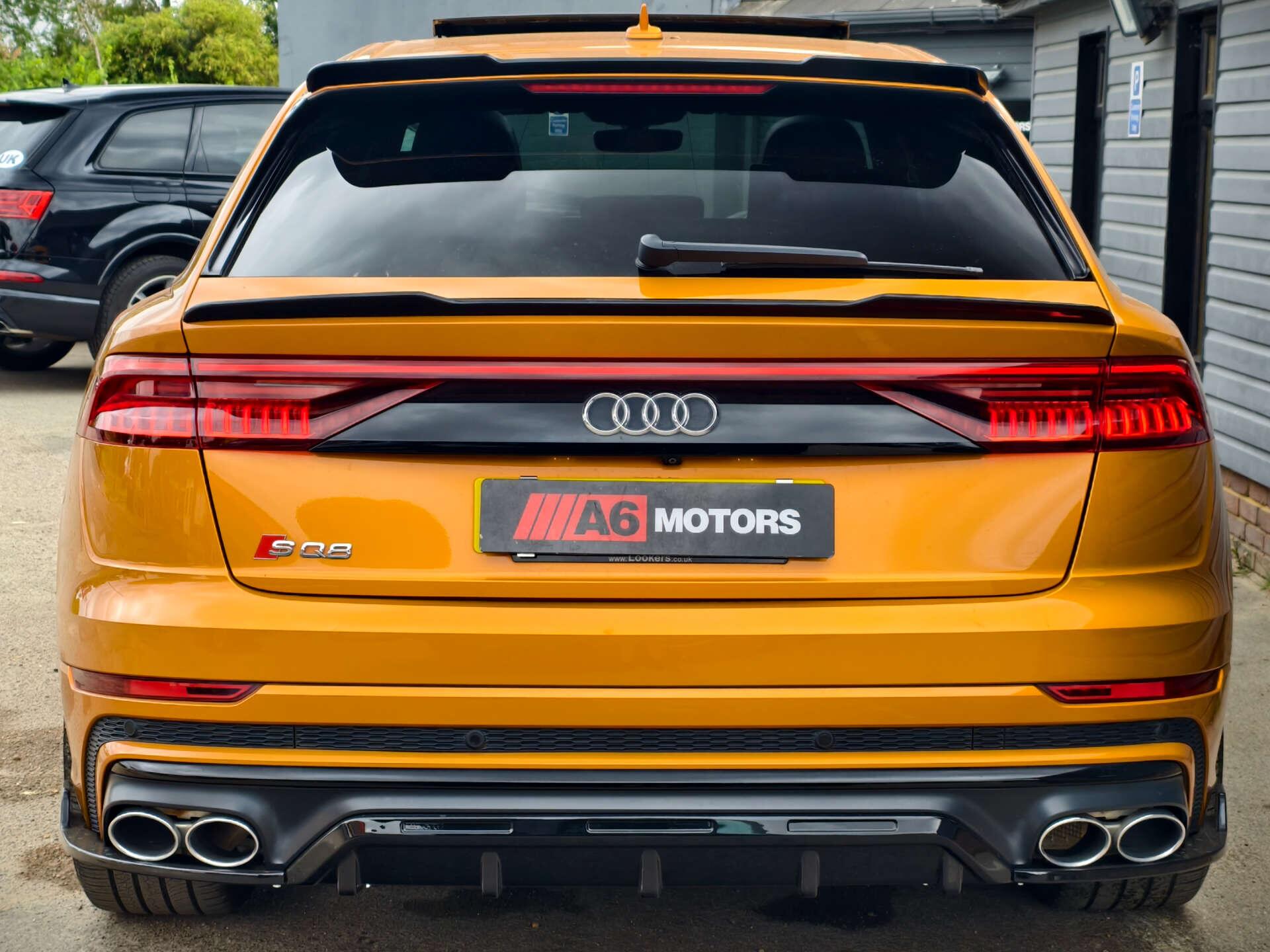 Audi Q8 view 17