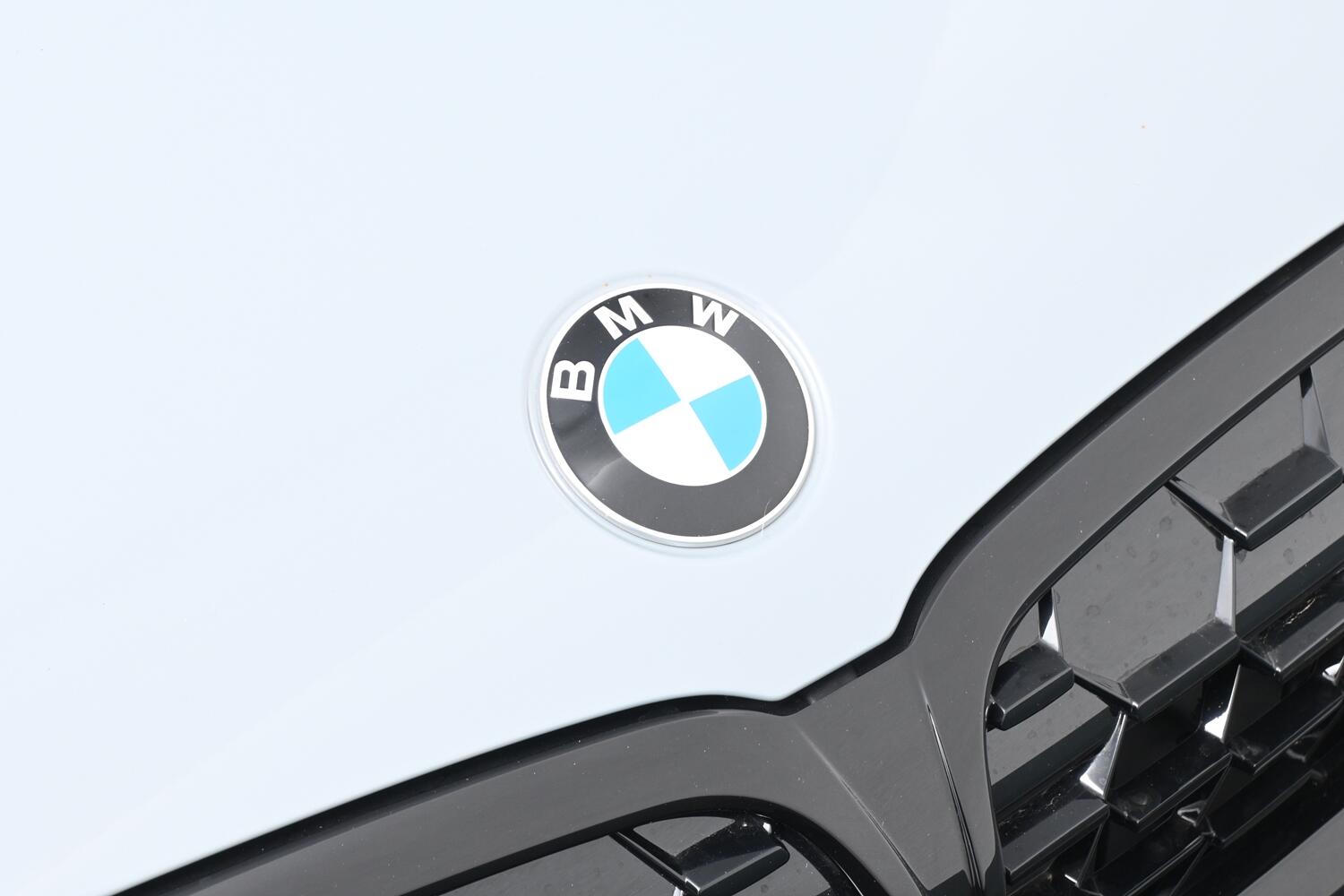 BMW 3 Series view 24