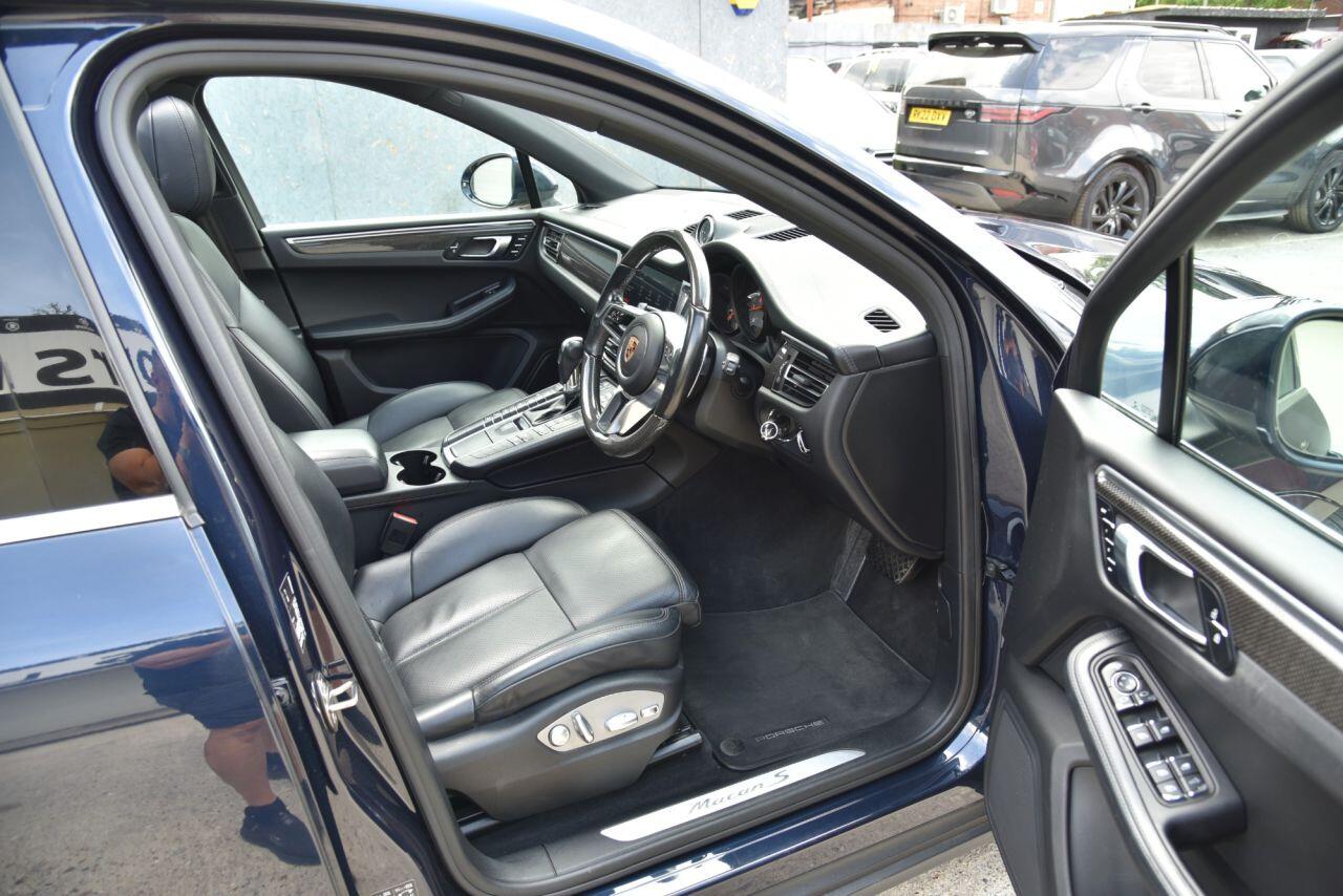 Porsche Macan view 21