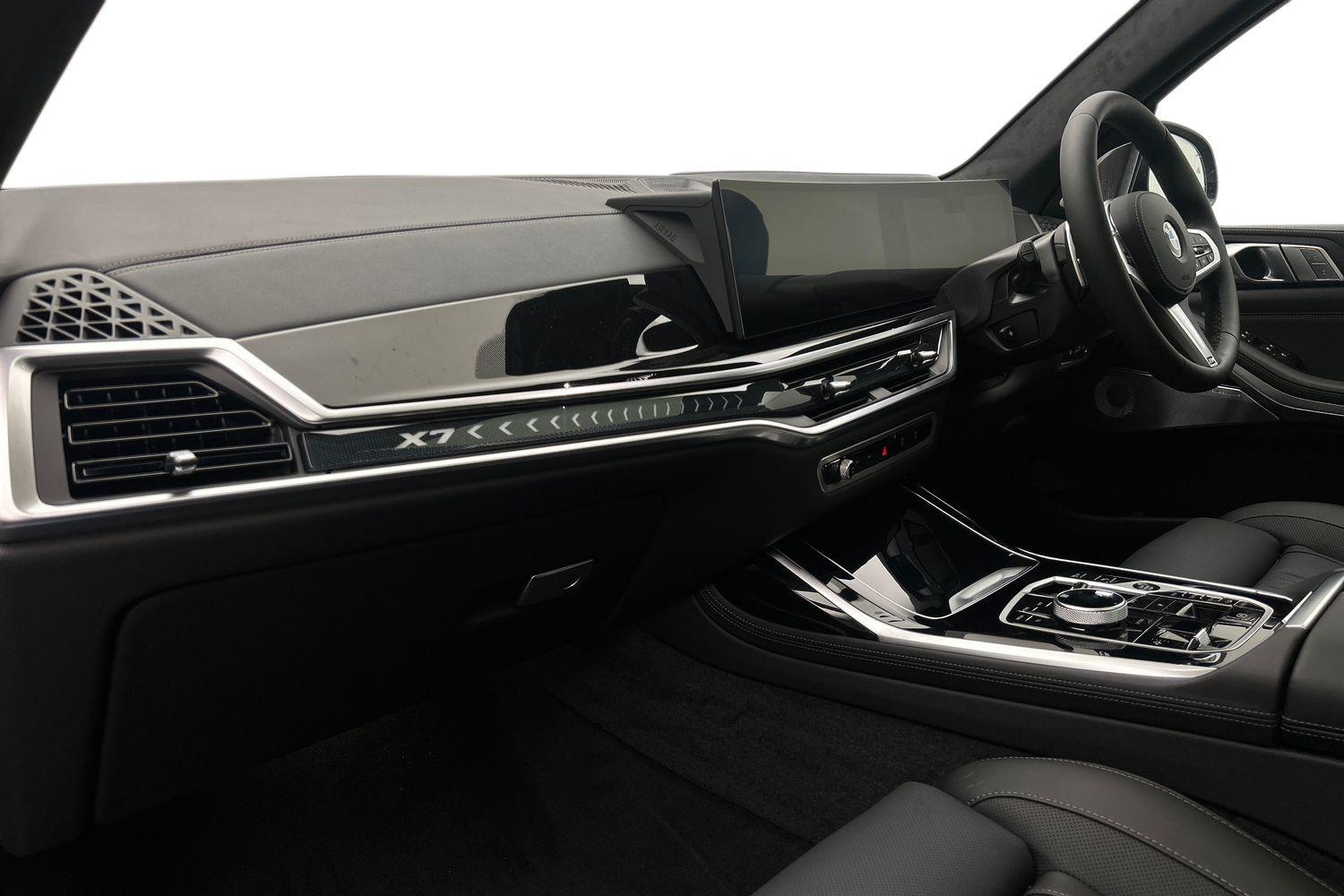 BMW X7 view 7