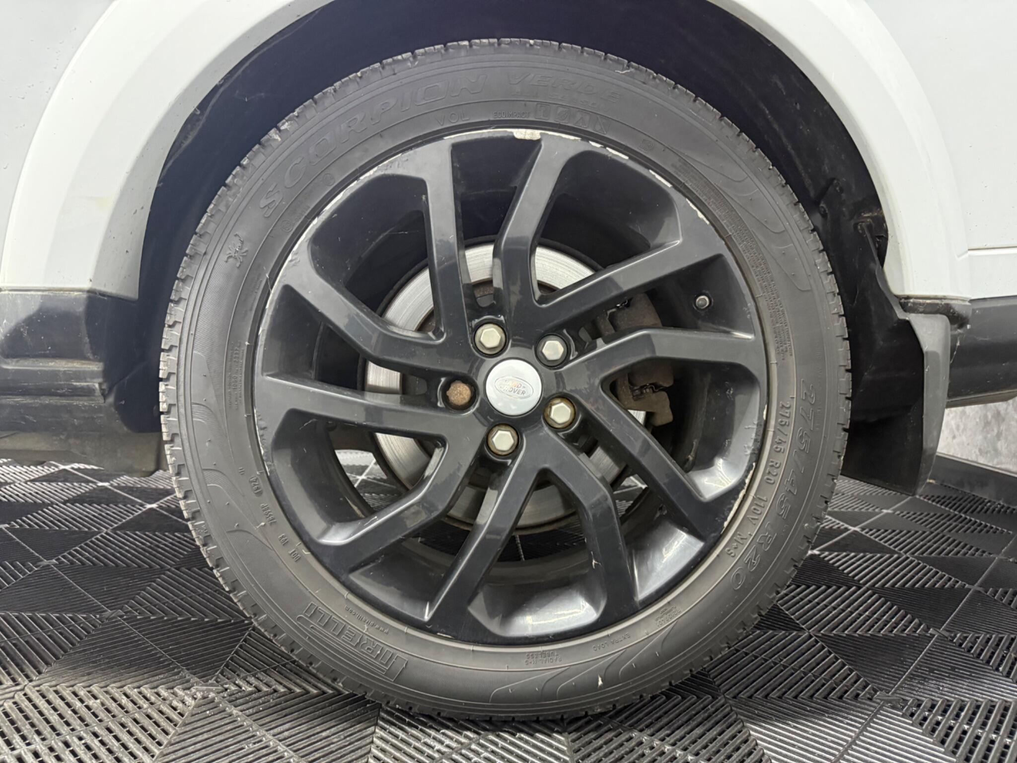 Land Rover Discovery 4 view 26