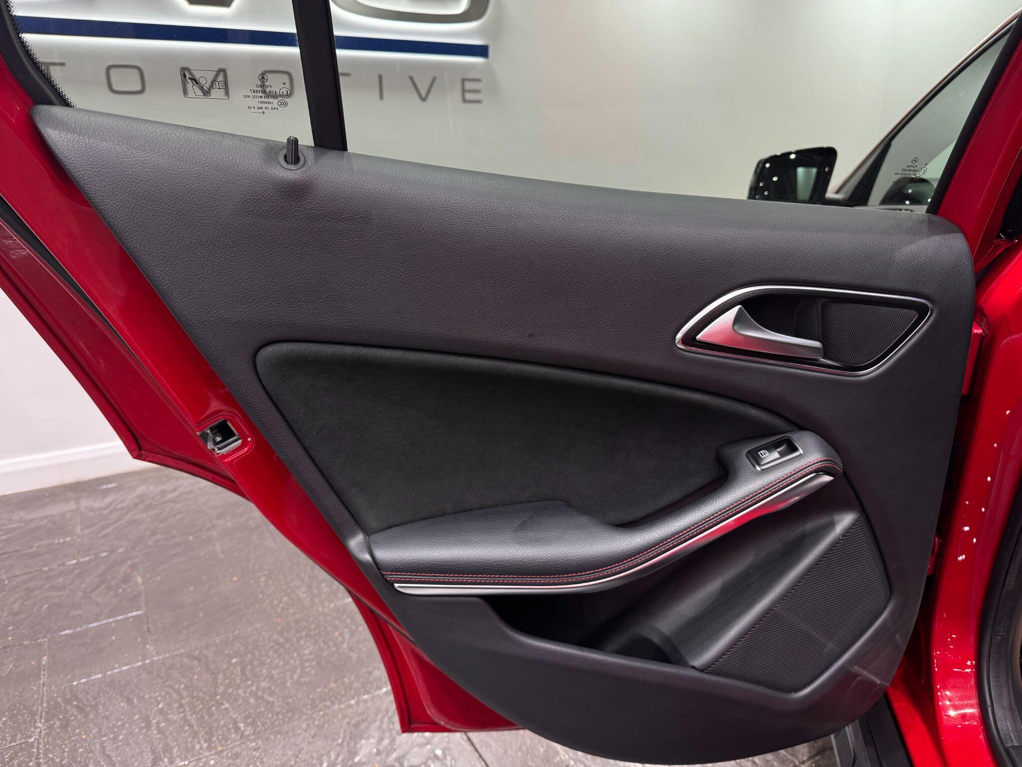 Mercedes-Benz GLA view 50